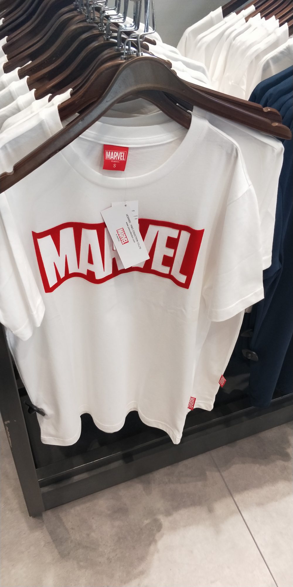 Marvel泰國漫威基地 主題周邊商品一覽 衣服周邊 - 無限手套 - 敗家達人推薦