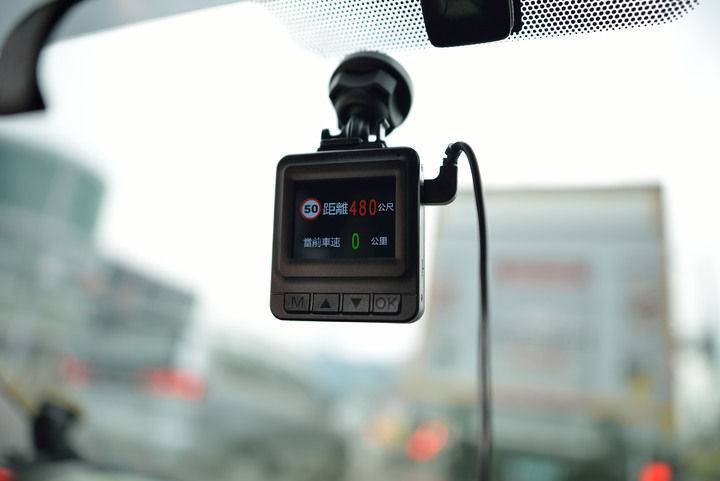 【2020行車記錄器】大通HR7PRO開箱評測，雙GPS區間測速與星光夜視鏡頭(影片)。 - 汽車資訊 - 敗家達人推薦