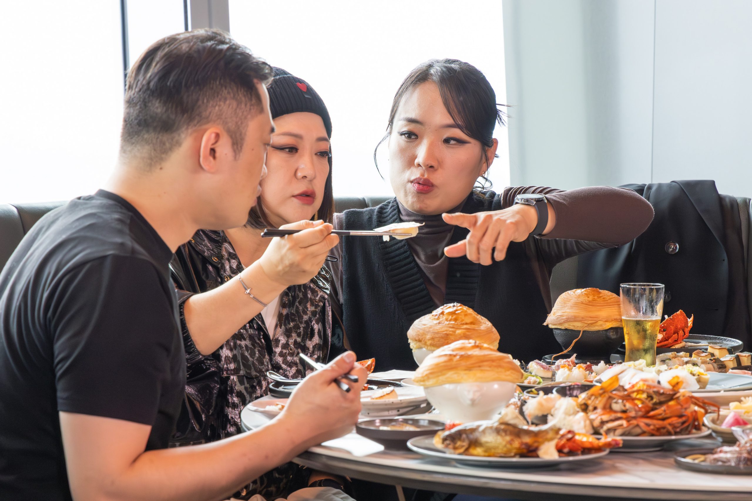 「黑白大廚-白湯匙」鄭智善新增功力，七秒半黃金21摺「小籠湯包」挑戰過關！ - 鄭智善, 白湯匙, 黑白大廚, 開飯川食堂, 饗A Joy - 敗家達人推薦