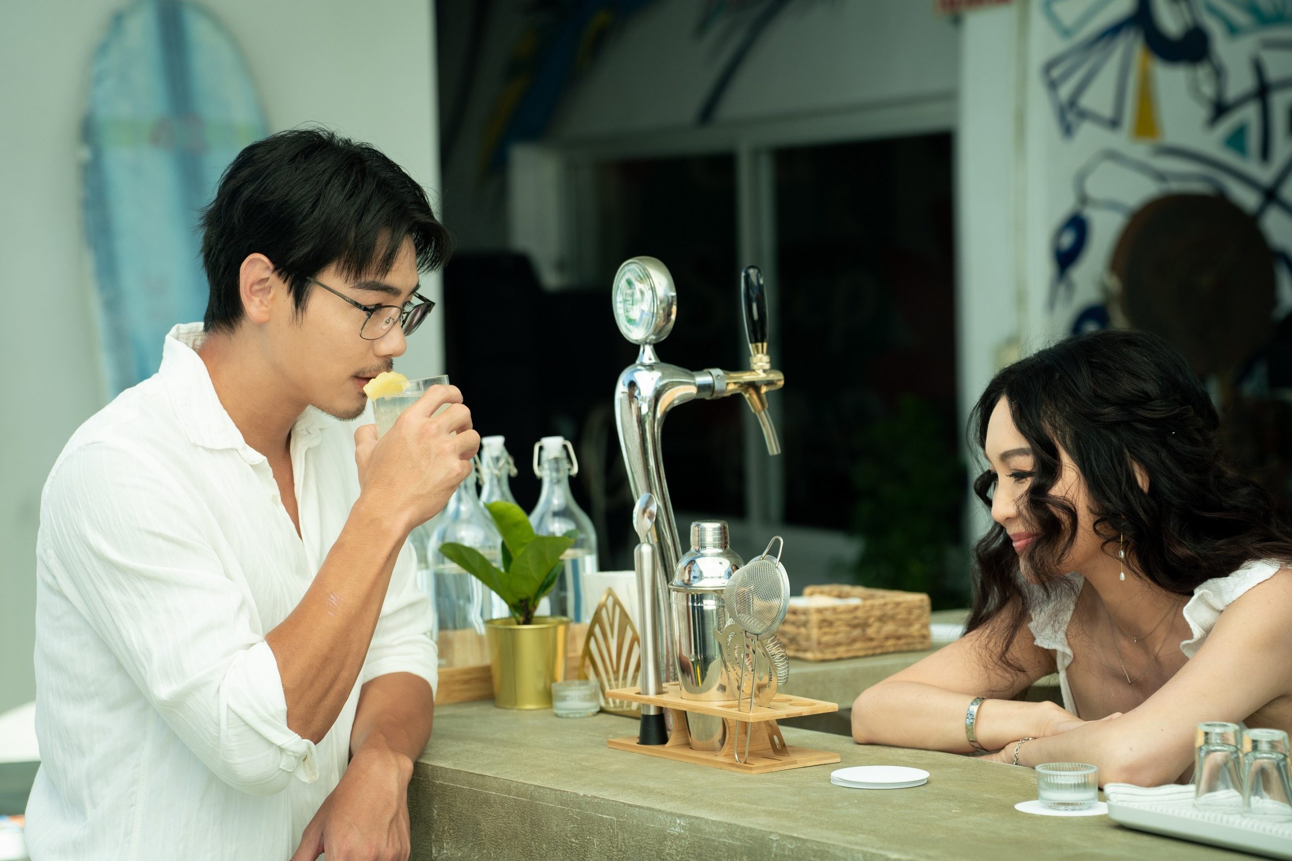 香港最強美魔女溫碧霞自製自演 和禾浩辰上演一場姐弟戀情 - 謊島美人魚, 志明與春嬌, 彭浩翔, 廖銘賢, 溫碧霞, 禾浩辰, 歸亞蕾 - 敗家達人推薦