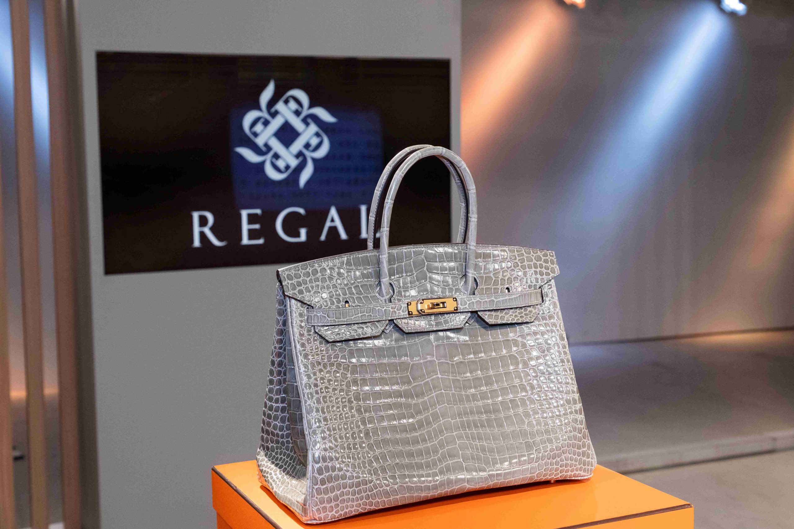 東森REGAL送出270萬柏金包　王令麟親頒「夢想逸品」寵愛頂級會員 　 - 東森, 王令麟, REGAL美容生技中心, 愛馬仕鱷魚皮柏金包 - 敗家達人推薦