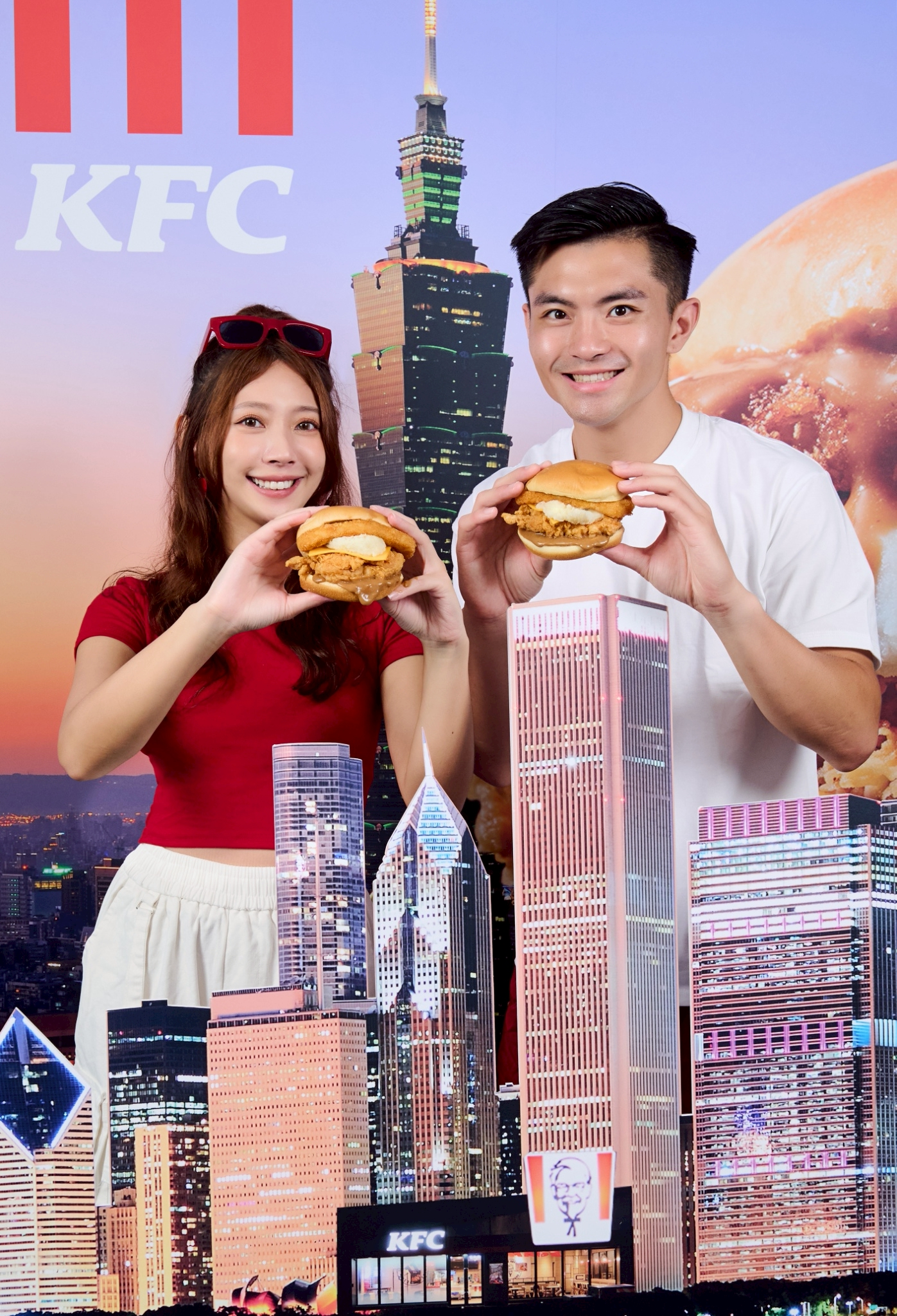 紅遍韓網肯德基「肉汁薯泥咔啦雞腿堡」Gravy Tower Burger升級空降登場 - 肯德基, 肉汁薯泥咔啦雞腿堡, Tower Burger, 浮誇系漢堡 - 敗家達人推薦