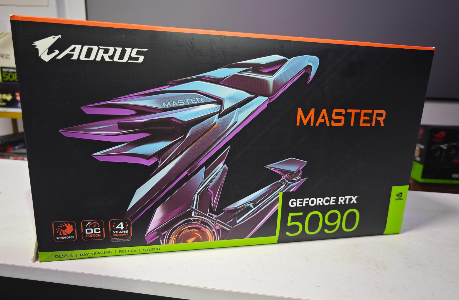 高階5090崩盤下跌1萬5！技嘉AORUS RTX5090 MASTER 只剩7萬6入手！ - 開箱, 顯示卡, 技嘉, 敗家輝哥, RTX5090, 技嘉AORUS 5090 MASTER, MASTER, AORUS RTX5090 MASTER - 敗家達人推薦