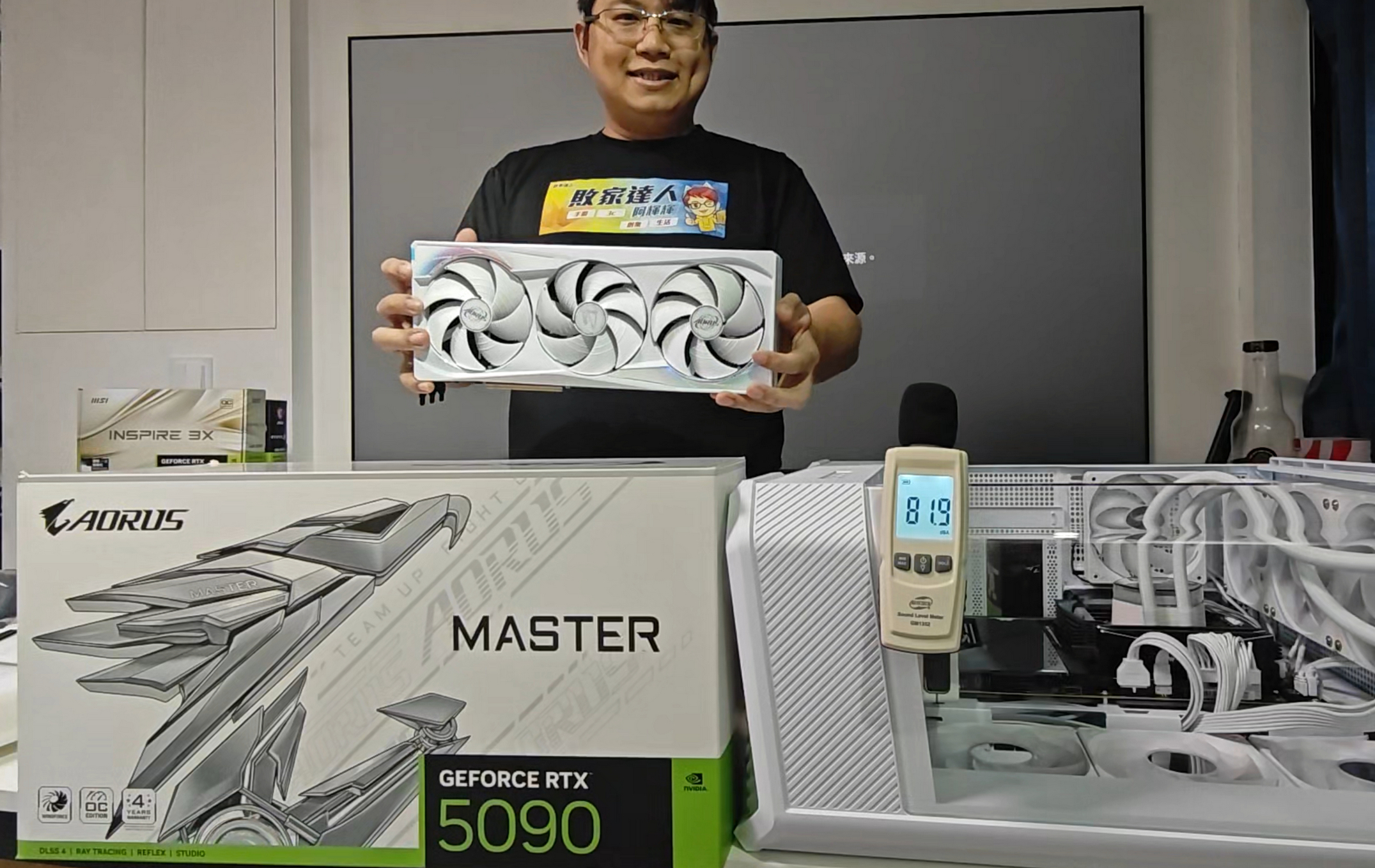 技嘉AORUS RTX5090 MASTER ICE 白雕開箱：白色信仰的頂點，顏值與性能全拉滿！ - 敗家輝哥, GIGABYTE, RTX5090, 顯卡開箱, 技嘉RTX5090白雕, AORUS, MASTERICE, B2跳99, 白色信仰, 亞馬遜德國代購, FurMark跑分, 白雕顯卡, 技嘉5090 - 敗家達人推薦