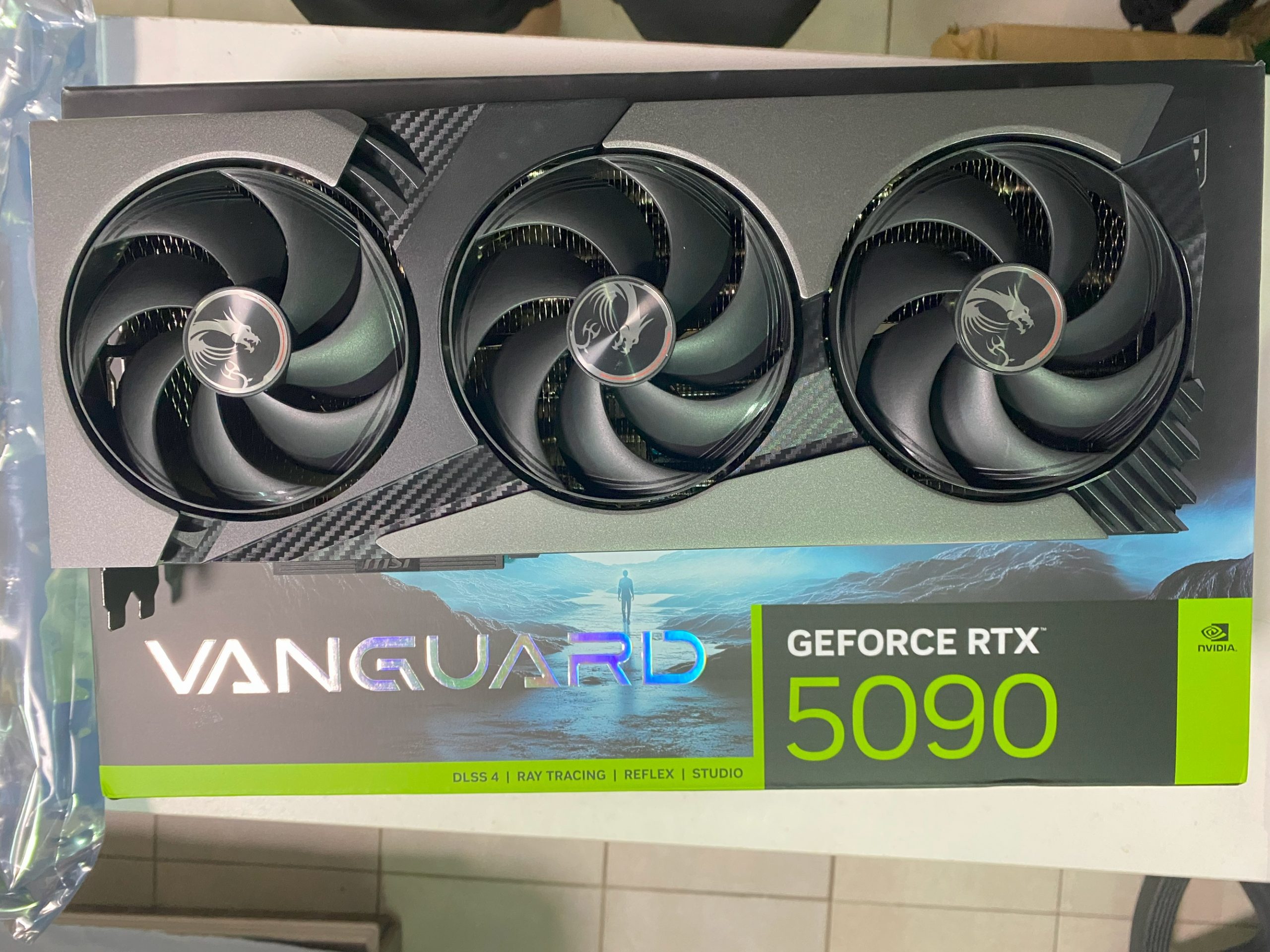 【開箱評測】微星神龍 MSI RTX 5090 VANGUARD SOC 值得買嗎？實測效能、溫度、噪音比較一次看！ - 微星, NVIDIA, 敗家輝哥, RTX5090, 微星神龍 - 敗家達人推薦