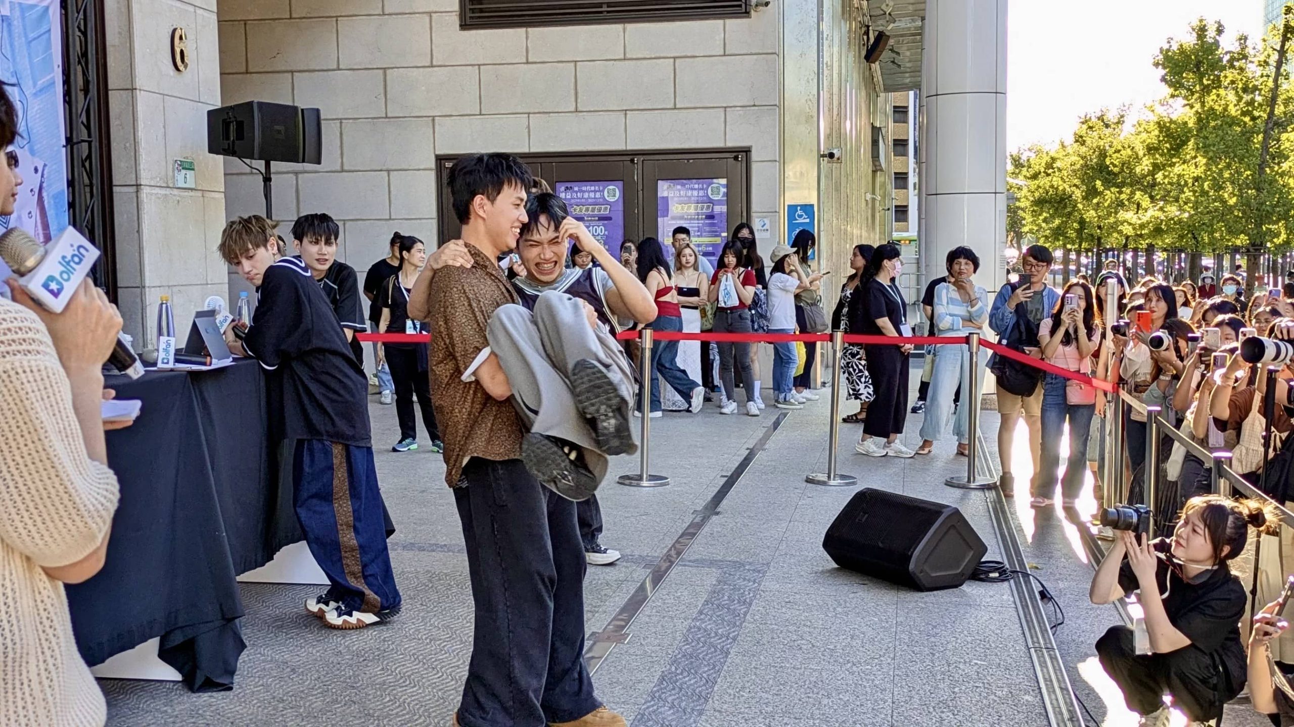 Dolfan辦新生Saturnday首次6人握手會 VERA學文義氣站台主持 - Saturnday, Last Dance數位單曲紀念握手會 - 敗家達人推薦