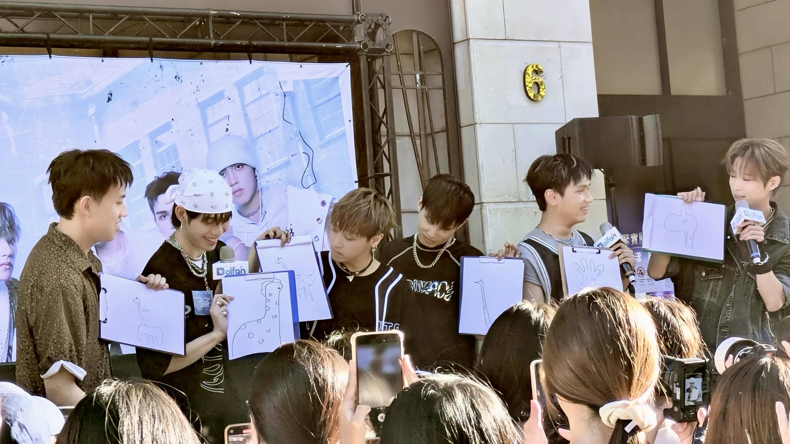 Dolfan辦新生Saturnday首次6人握手會 VERA學文義氣站台主持 - Saturnday, Last Dance數位單曲紀念握手會 - 敗家達人推薦