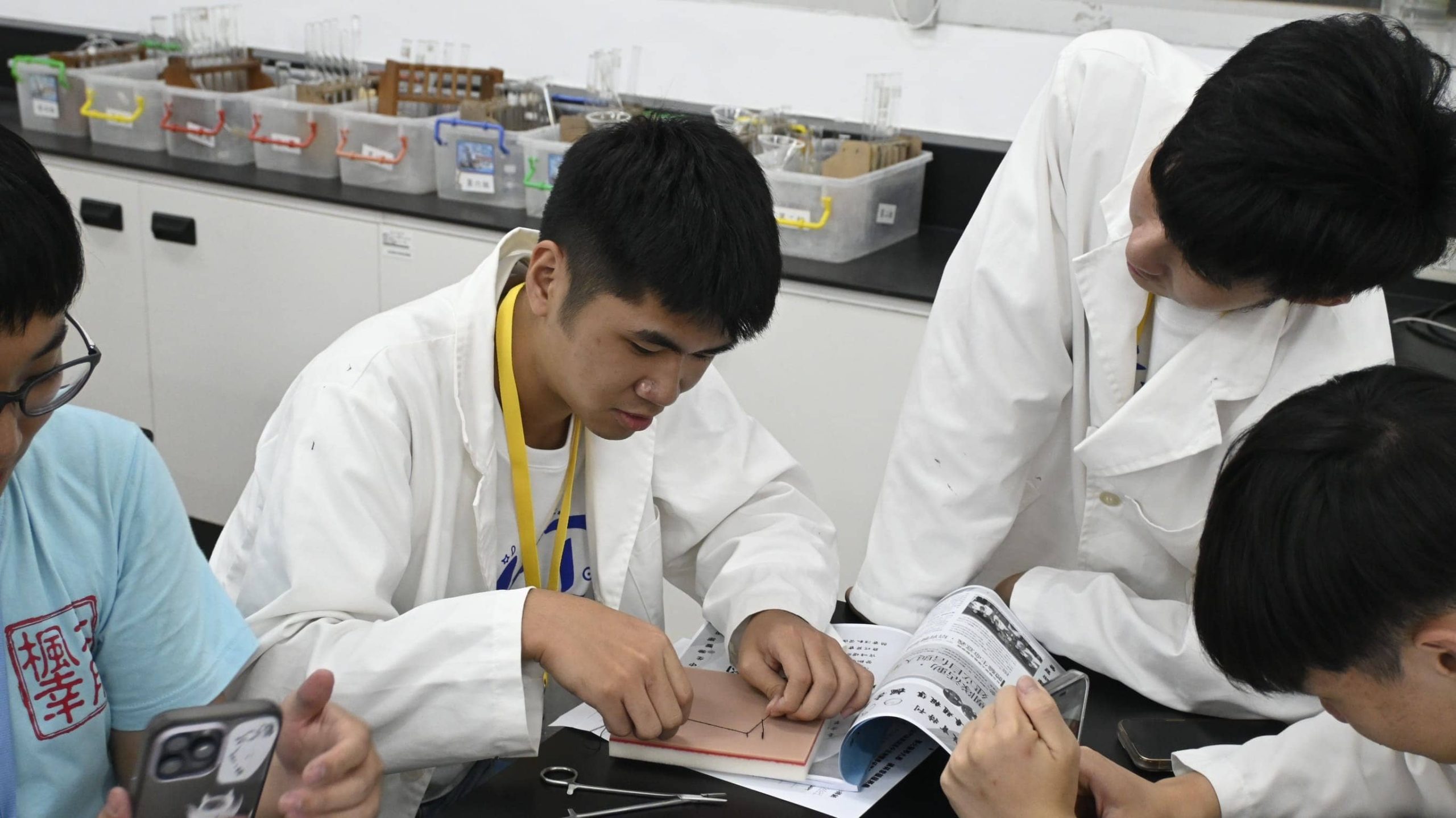 台灣安進攜手臺北醫學大學楓林幸服服務團　深耕金門唯一醫學教育營隊 - Corporate Sustainability, 安進, 楓杏醫學青年服務團, 台北醫學大學, 楓林幸服服務團, 北醫楓林, 2025金門縣高中生物醫學研習營 - 敗家達人推薦