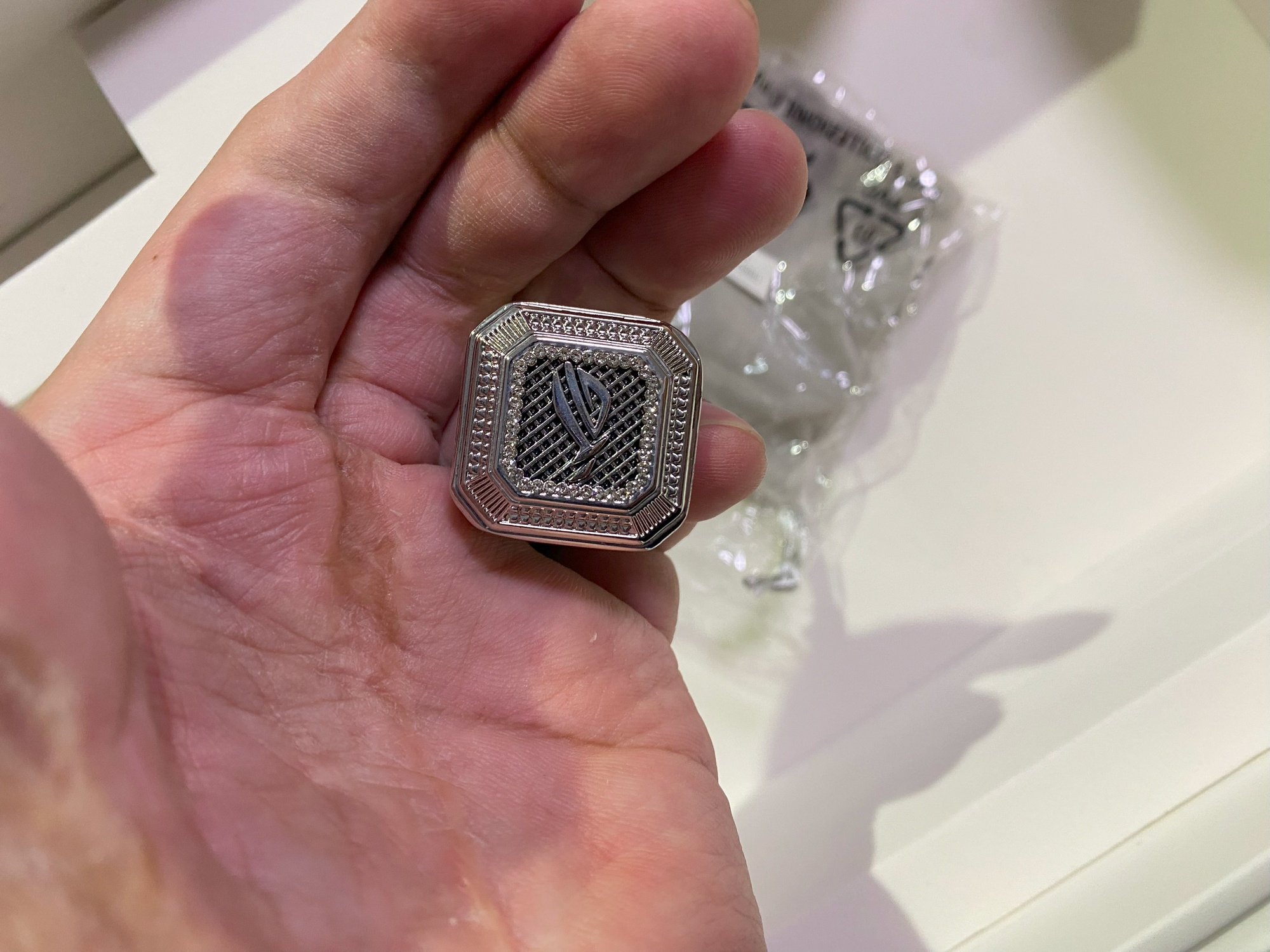 白夜神降臨!華碩 RTX 5090白色顯卡開箱|4K 250FPS、15K跑分震撼公開!ASUS RTX 5090 White - ASUS, NVIDIA, 敗家輝哥, RTX5090, 顯卡開箱, 華碩白夜神, PCGaming, BenchmarkTest, Amazon代購, 顯卡實測 - 敗家達人推薦