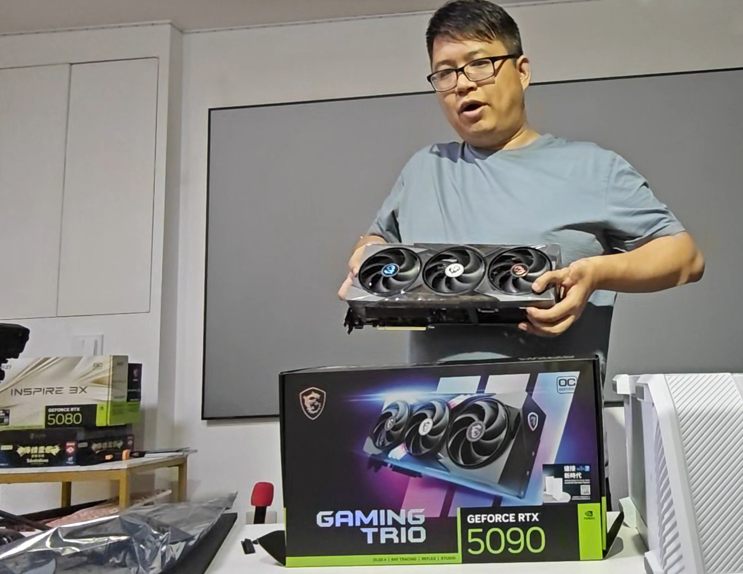 MSI RTX5090 GAMING TRIO開箱實測｜4K 237FPS、跑分 14,221 分、超靜音三風扇 - msi, 開箱, NVIDIA, RTX5090, GPU - 敗家達人推薦