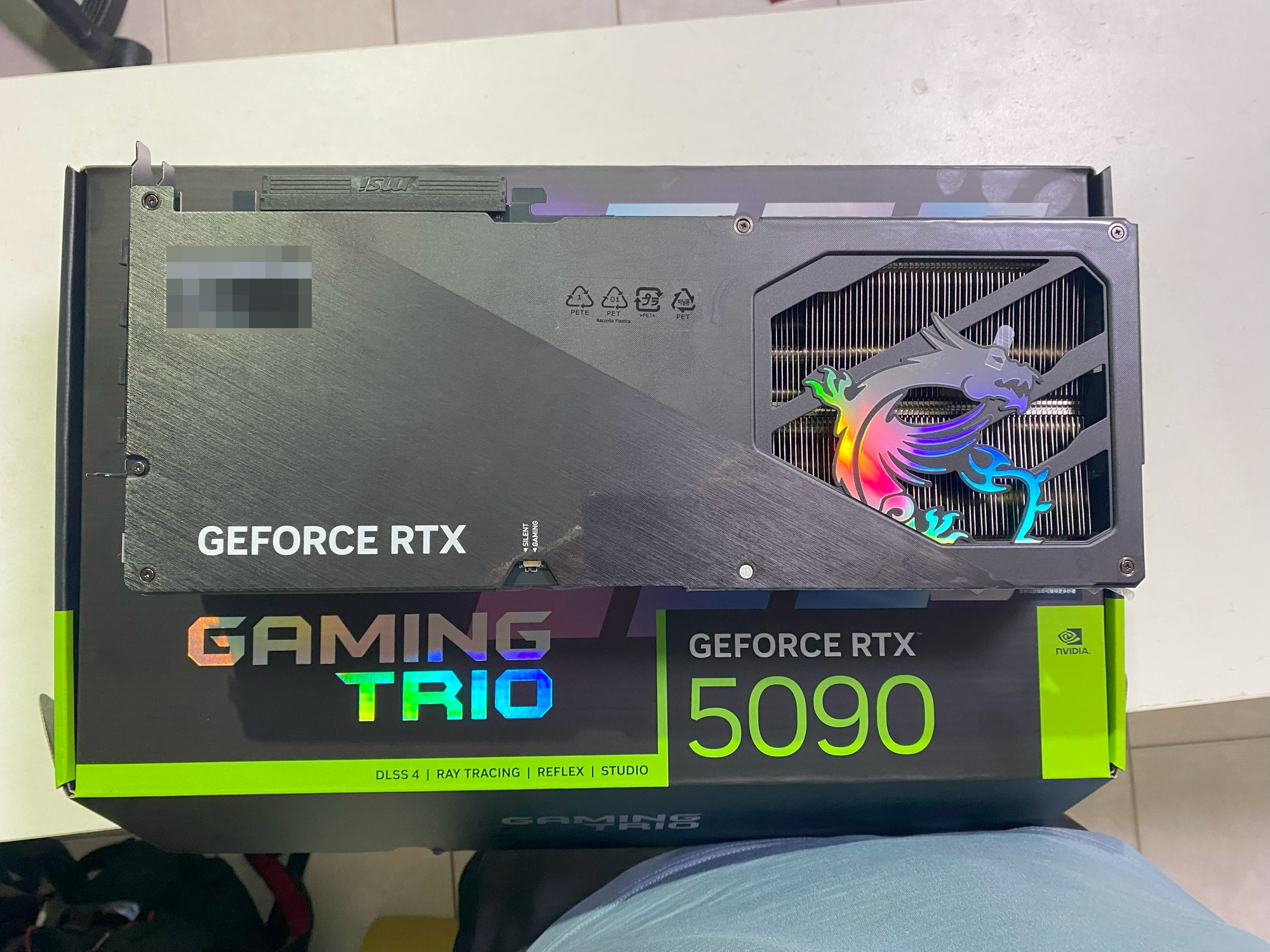 MSI RTX5090 GAMING TRIO開箱實測｜4K 237FPS、跑分 14,221 分、超靜音三風扇 - msi, 開箱, NVIDIA, RTX5090, GPU - 敗家達人推薦
