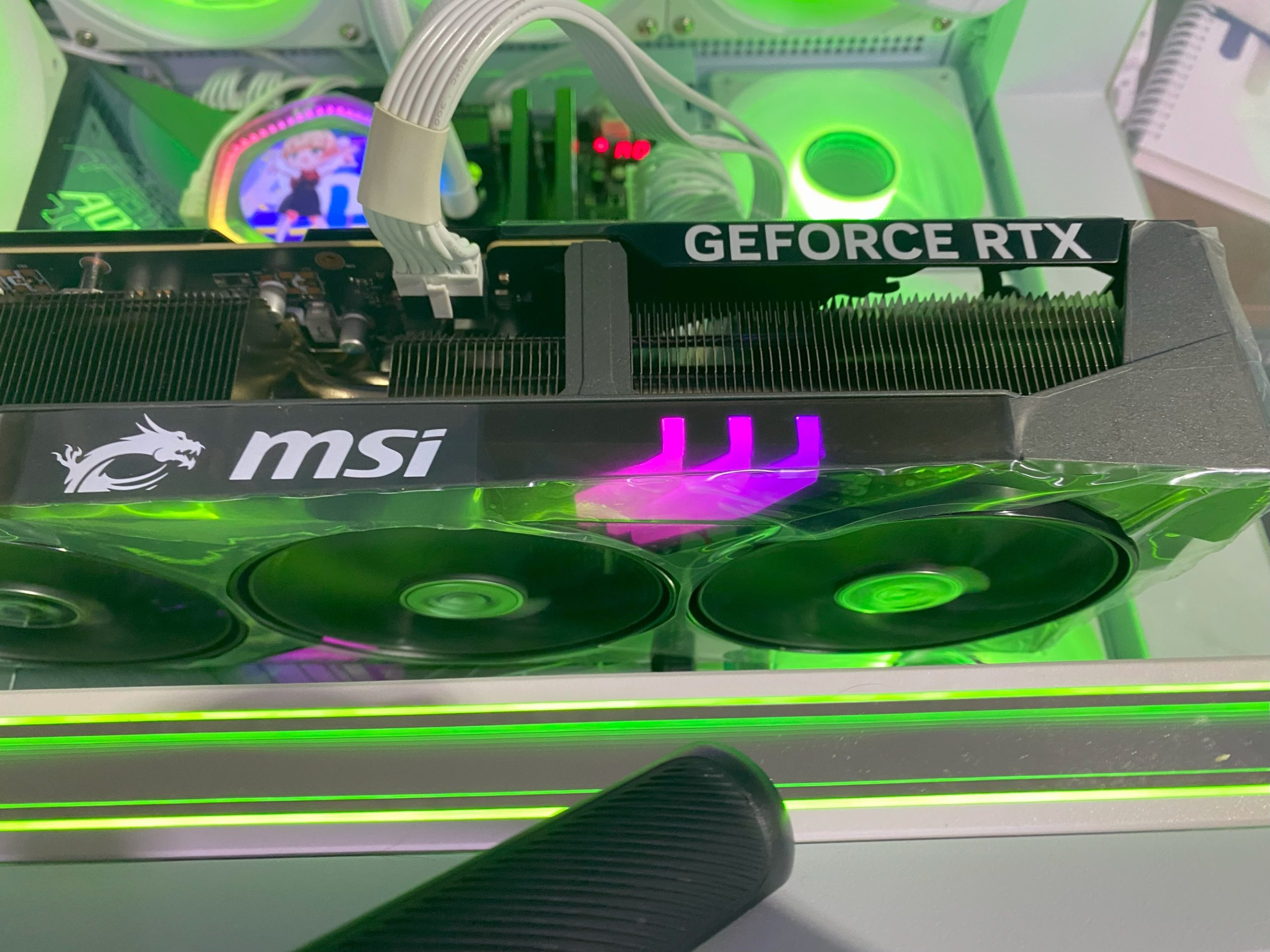 MSI RTX5090 GAMING TRIO開箱實測｜4K 237FPS、跑分 14,221 分、超靜音三風扇 - msi, 開箱, NVIDIA, RTX5090, GPU - 敗家達人推薦