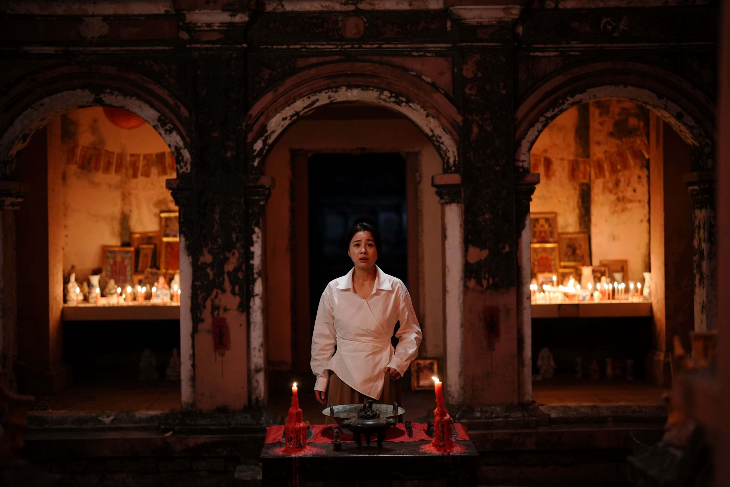 韓國恐怖女王回歸！徐令姬《咒你》展現瘋狂母愛　不惜割手噴血只為換取女兒好成績 - 破墓, 咒你, STAYC, 韓國恐怖電影 - 敗家達人推薦