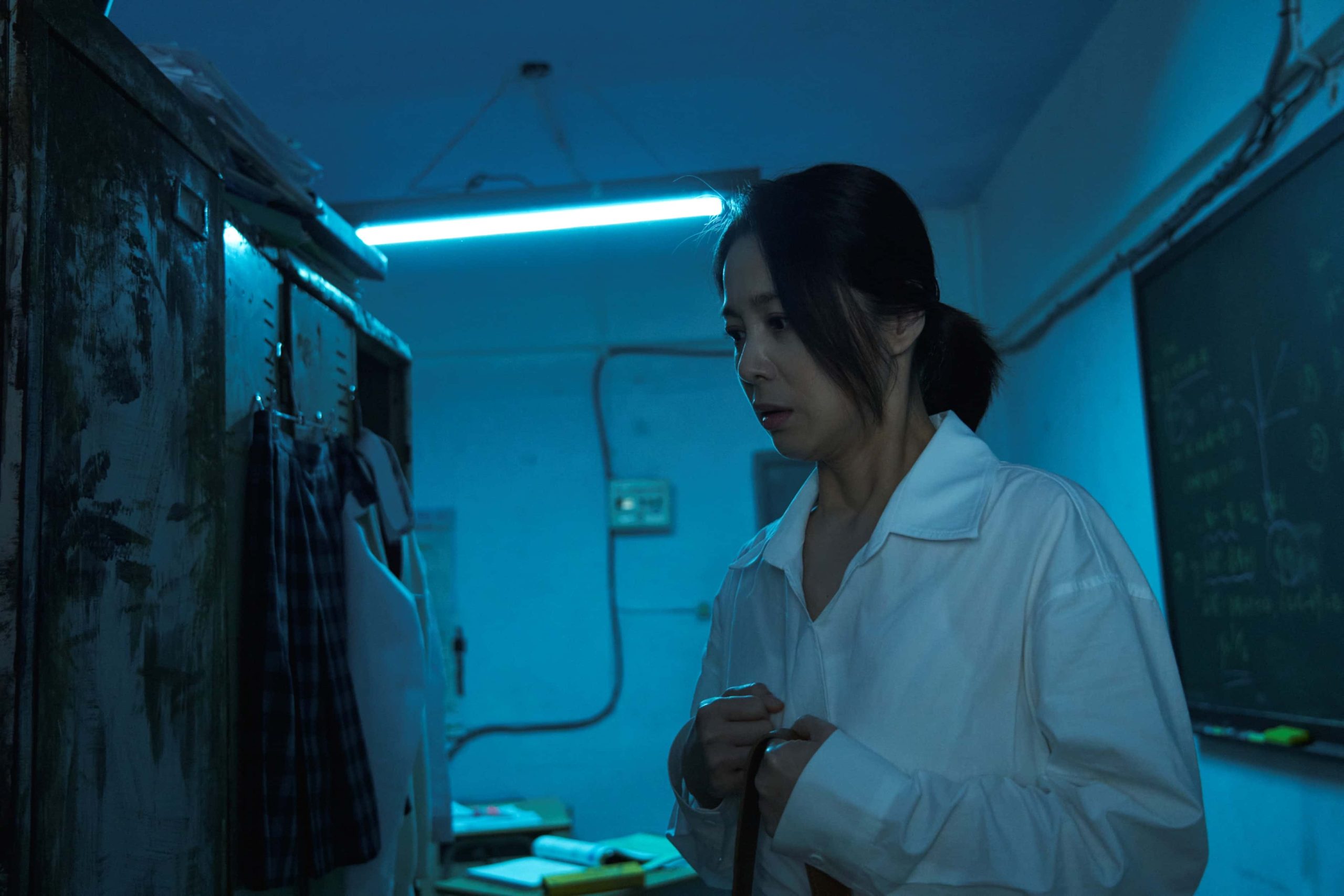 韓國恐怖女王回歸！徐令姬《咒你》展現瘋狂母愛　不惜割手噴血只為換取女兒好成績 - 破墓, 咒你, STAYC, 韓國恐怖電影 - 敗家達人推薦