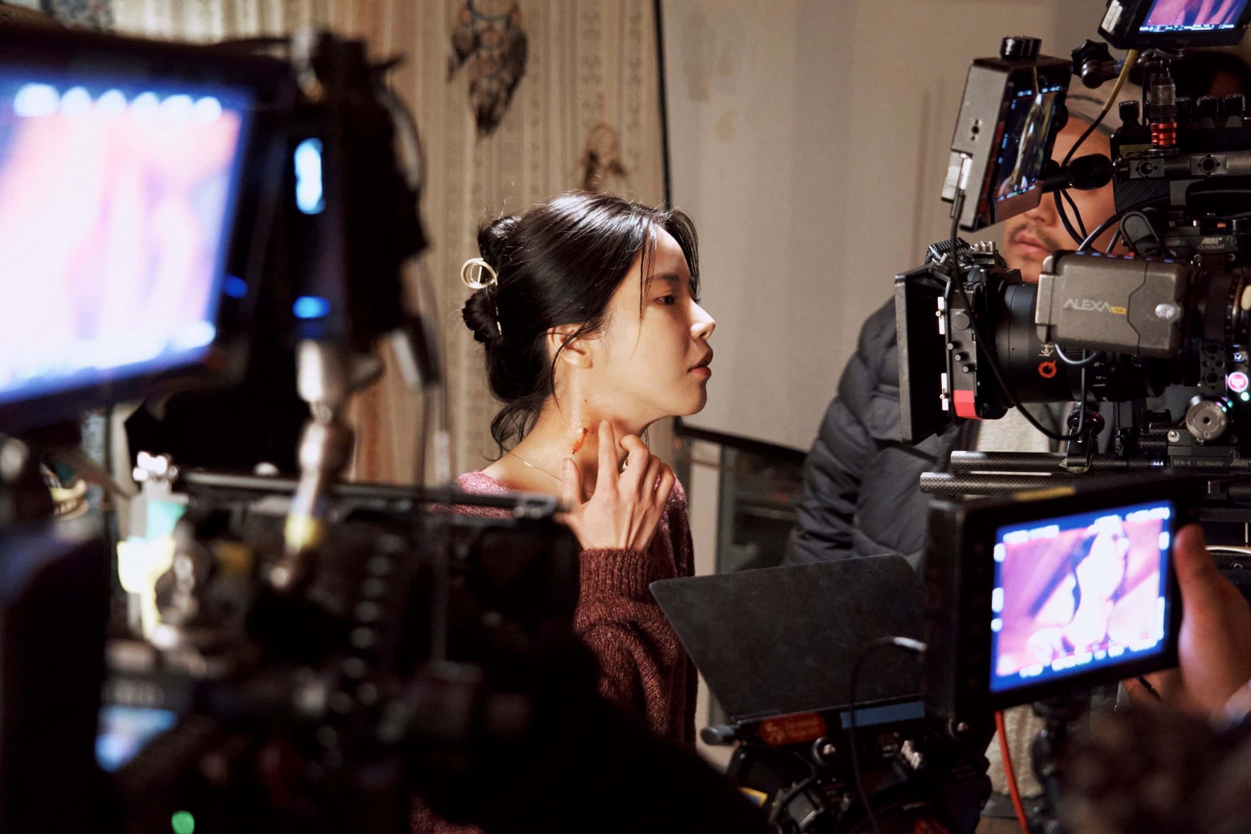 《咒你》片場靈異頻傳！頌樂大膽演出多個噴血嚇人畫面　展現恐怖演技 - MAMAMOO, 咒你, 洪源基, 頌樂 - 敗家達人推薦