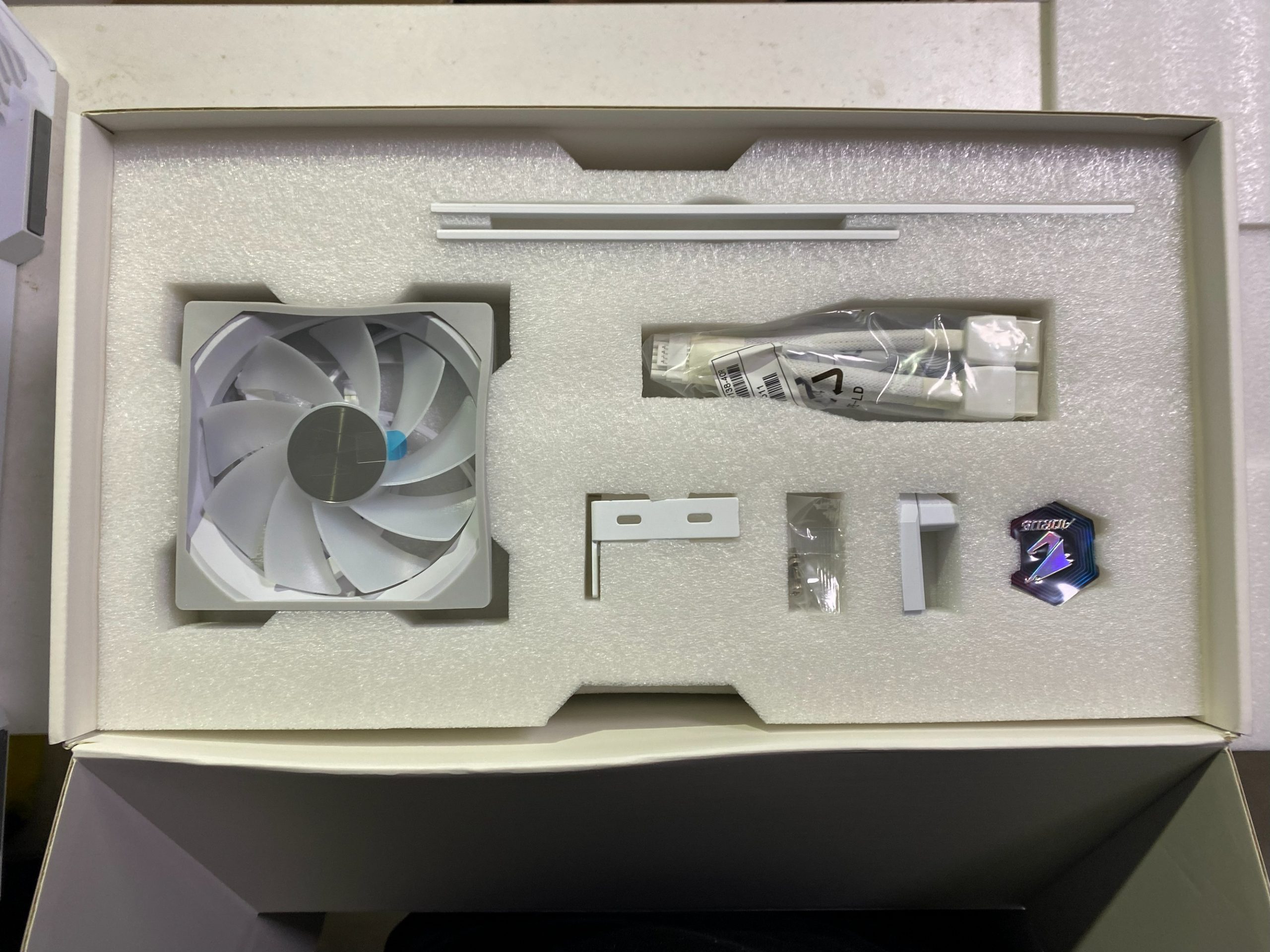 【輝哥啟動】技嘉RTX5080 Master ICE 白色版開箱!跑分10184分、溫度55度、噪音45分貝! - 技嘉, 5080 - 敗家達人推薦