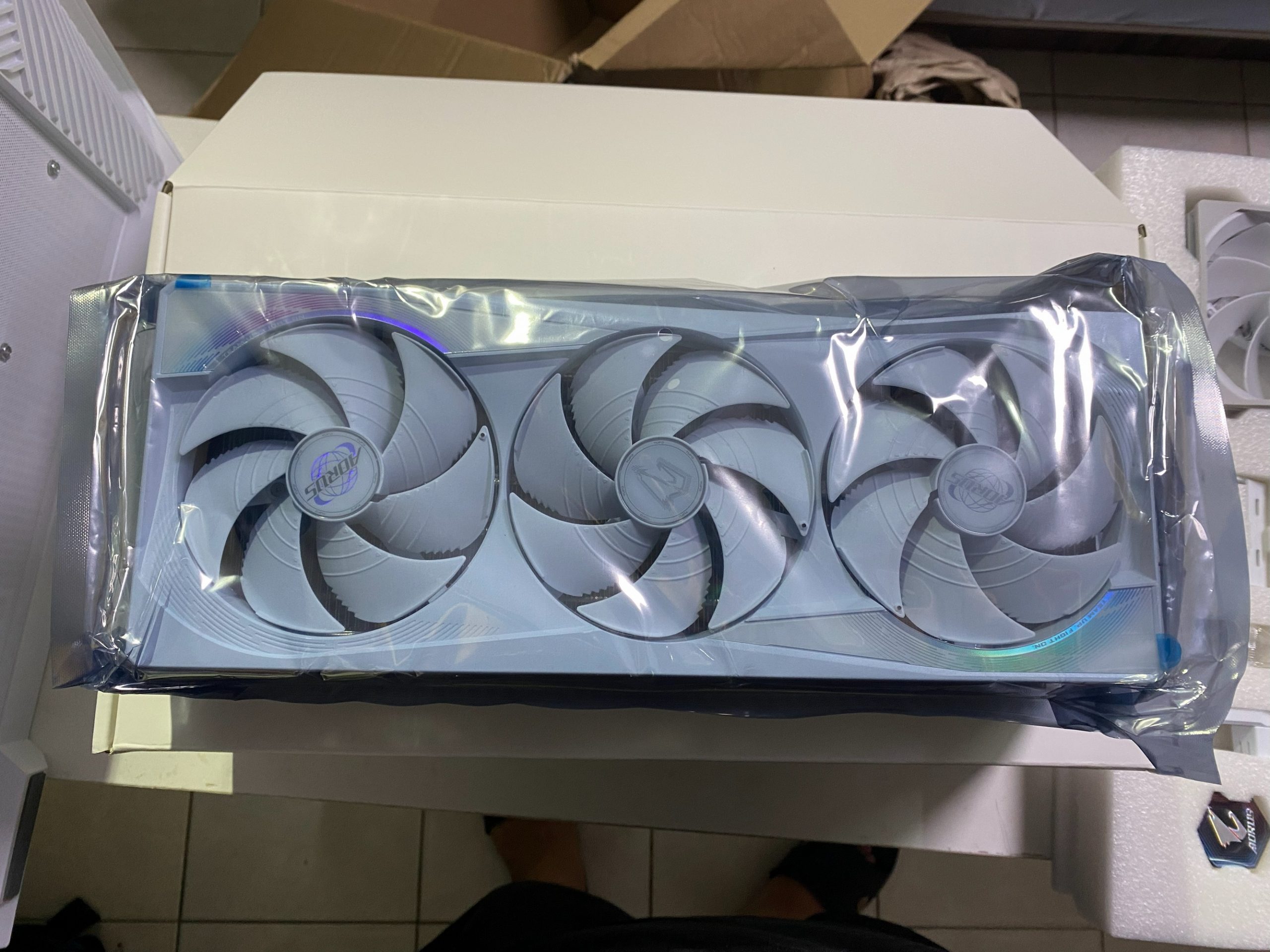 【輝哥啟動】技嘉RTX5080 Master ICE 白色版開箱!跑分10184分、溫度55度、噪音45分貝! - 技嘉, 5080 - 敗家達人推薦