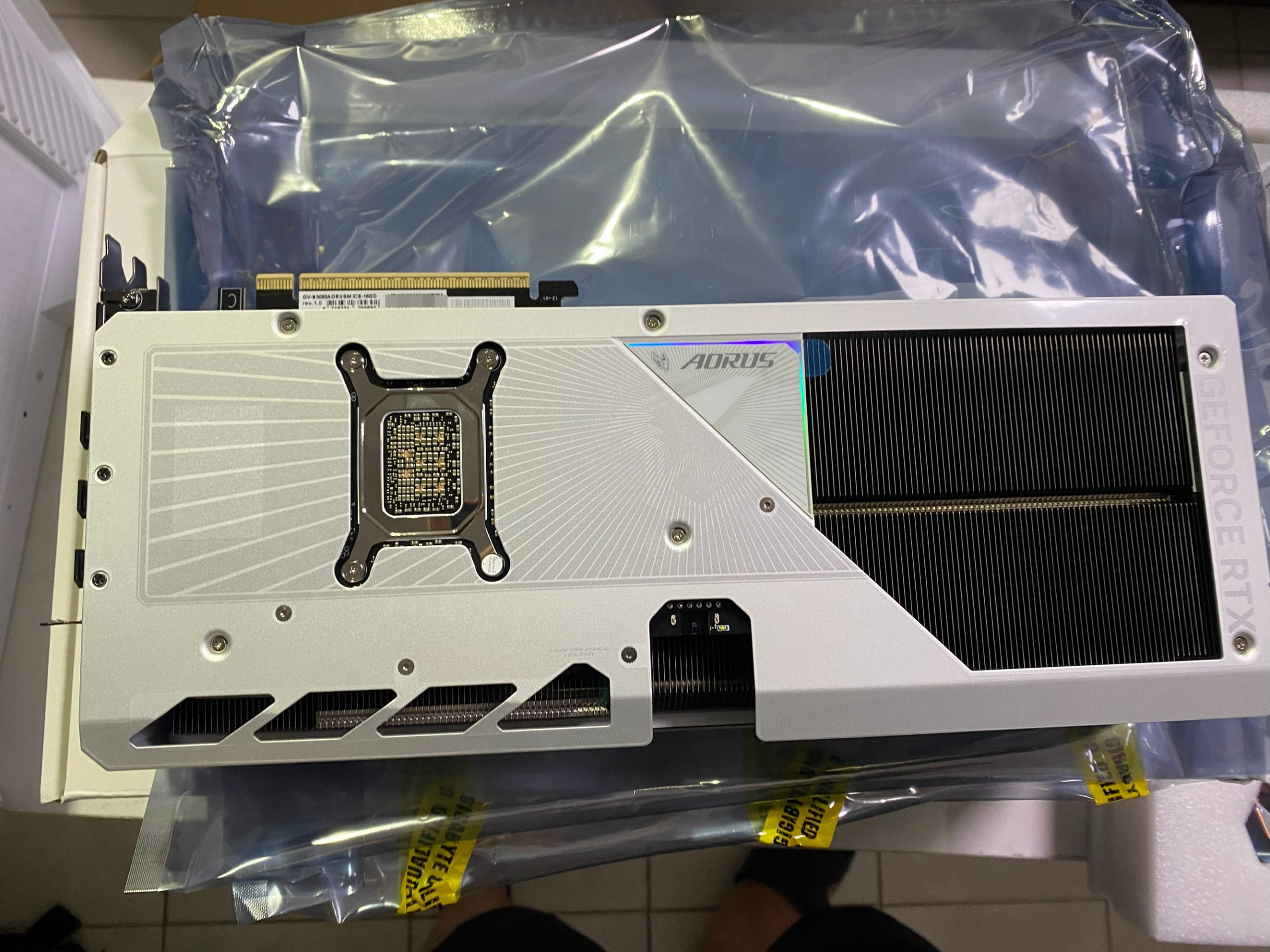 【輝哥啟動】技嘉RTX5080 Master ICE 白色版開箱!跑分10184分、溫度55度、噪音45分貝! - 技嘉, 5080 - 敗家達人推薦