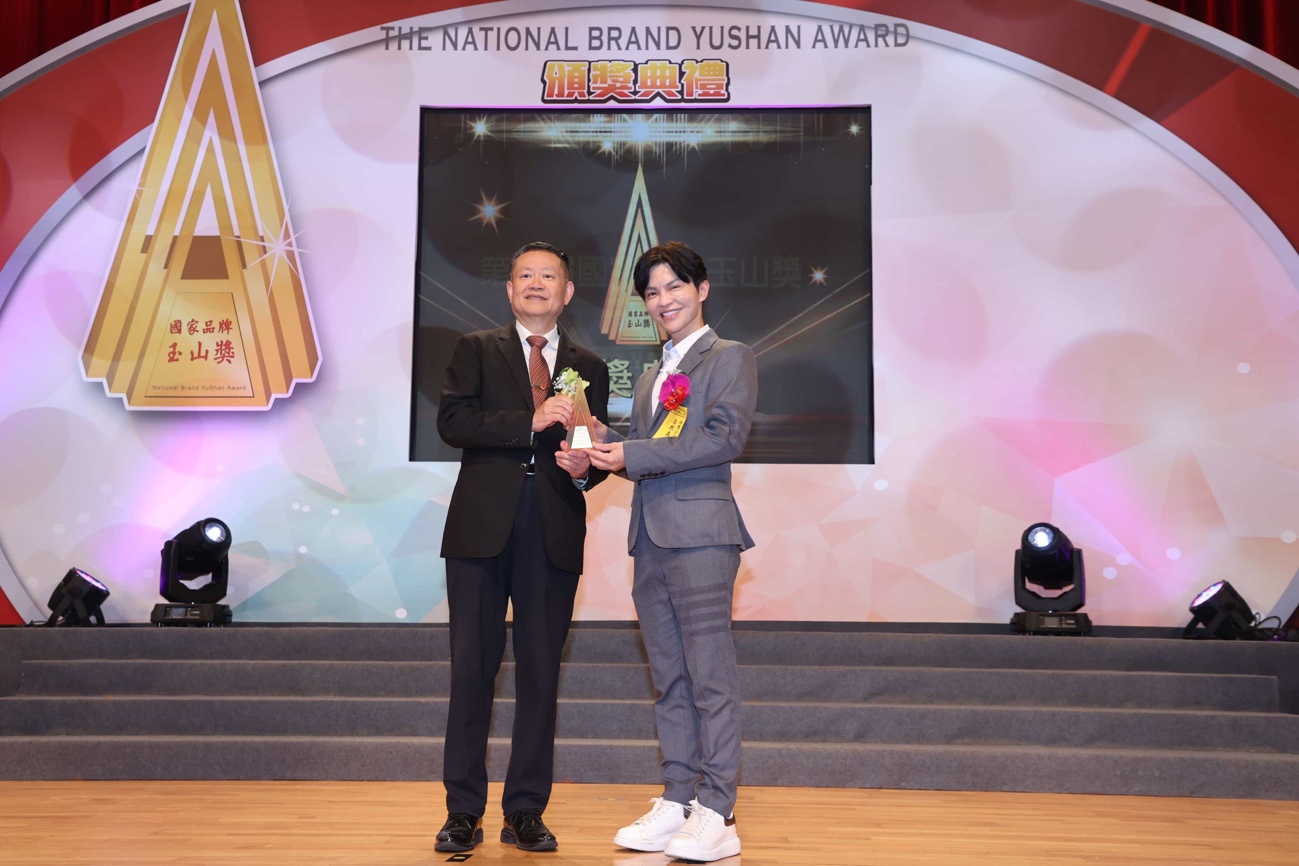 東森自然美旗下品牌瑞昇「龍血胜肽超導精萃」 榮獲第22屆玉山獎最佳產品類殊榮 - 東森自然美, 然美生物科技股份有限公司, 龍血胜肽超導精萃 - 敗家達人推薦