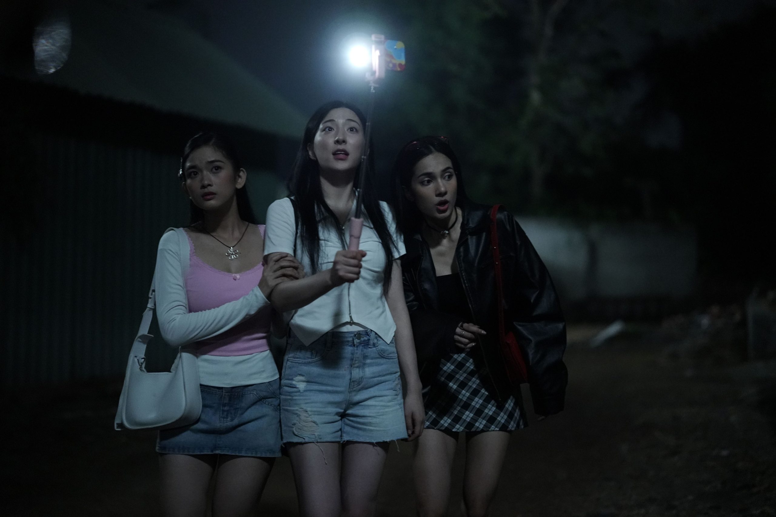 宇宙少女孫周延大膽深入越南禁忌古井招鬼 真實墓地拍攝 劇組天天撒鹽避邪 - 萬聖節, 咒你, 徐智秀 - 敗家達人推薦