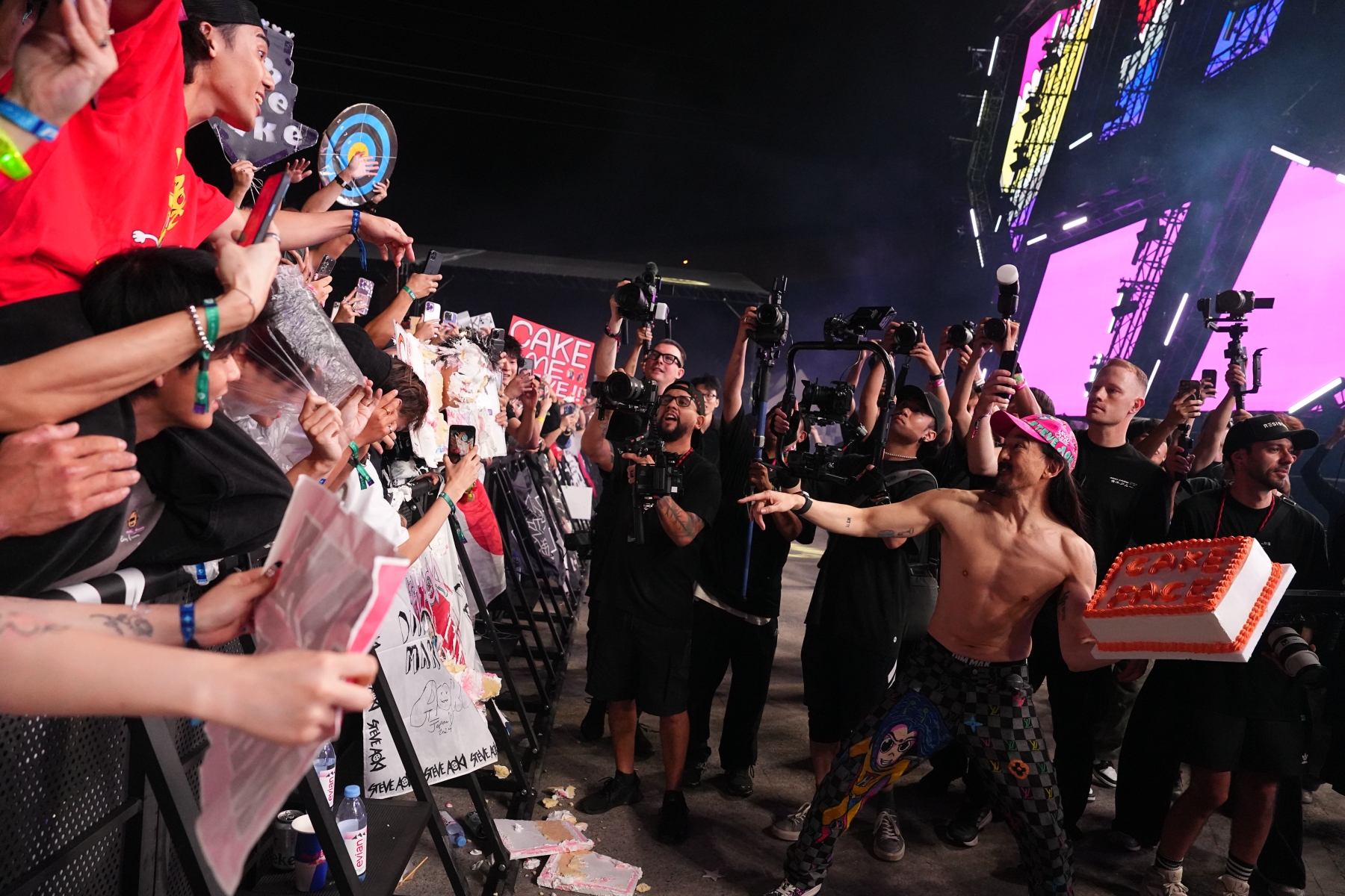 Ultra Taiwan突破2萬人朝聖！Martin Garrix、Afrojack驚喜夢幻同台「貼身抱抱」　全場尖叫：活久見 - DJ Mag, 世界百大音樂節, Ultra Taiwan超世代音樂節, 馬汀蓋瑞克斯, 艾佛傑克） - 敗家達人推薦