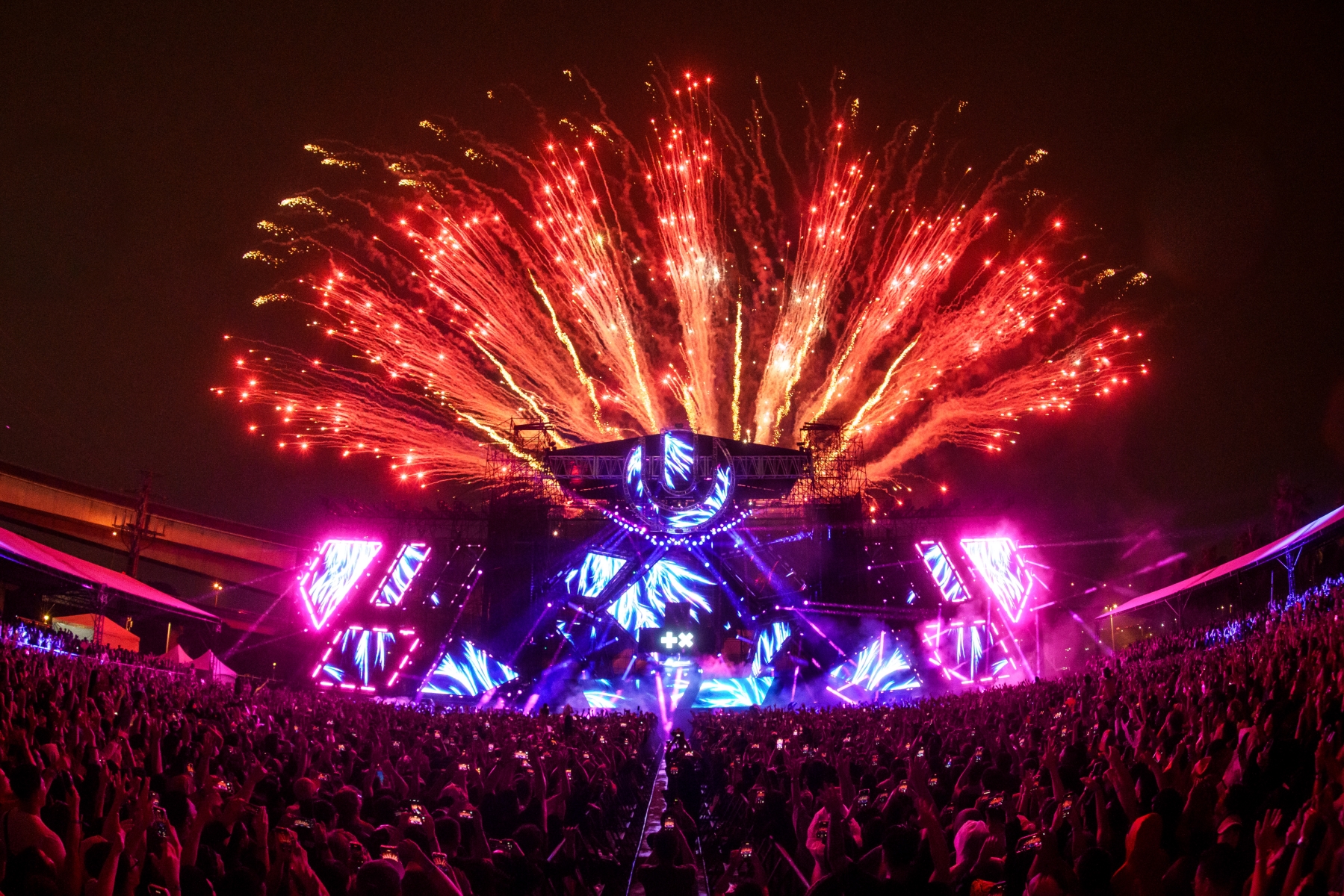 Ultra Taiwan突破2萬人朝聖！Martin Garrix、Afrojack驚喜夢幻同台「貼身抱抱」　全場尖叫：活久見 - DJ Mag, 世界百大音樂節, Ultra Taiwan超世代音樂節, 馬汀蓋瑞克斯, 艾佛傑克） - 敗家達人推薦