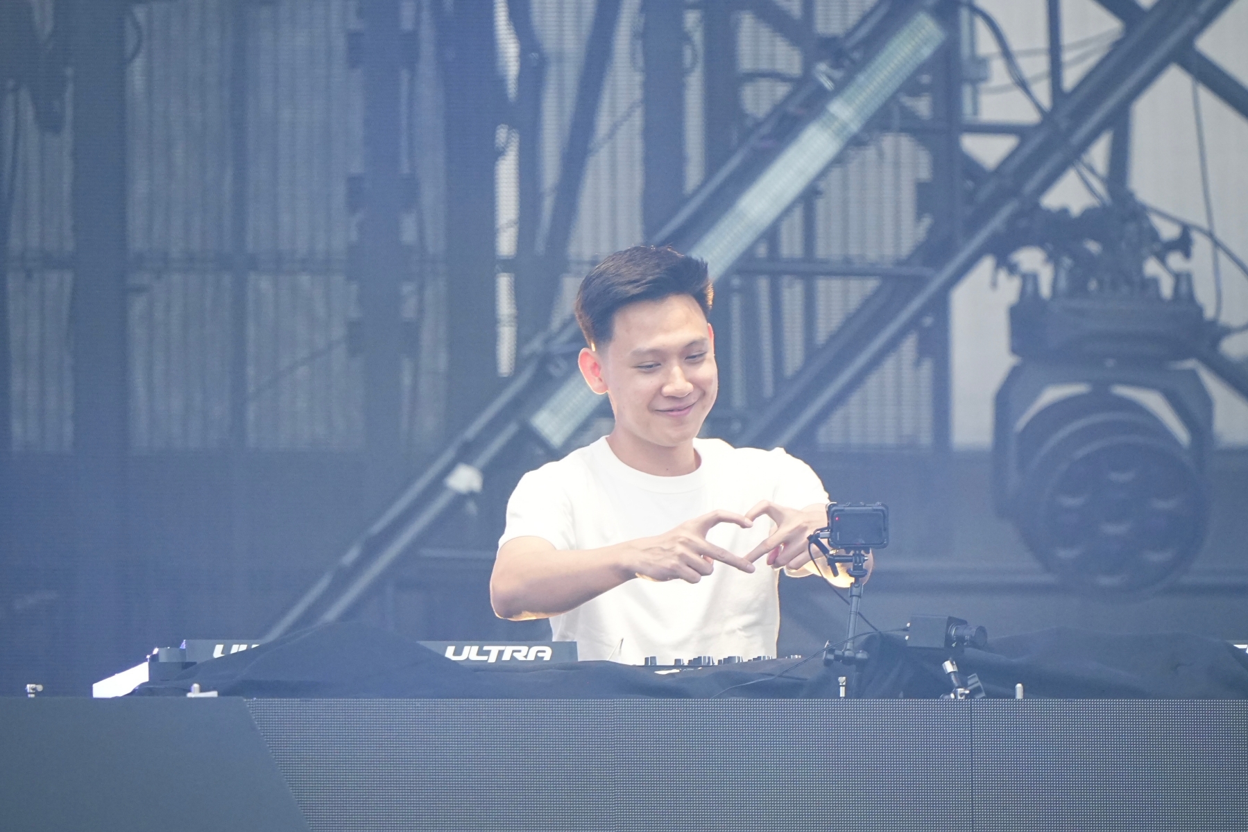 Ultra Taiwan突破2萬人朝聖！Martin Garrix、Afrojack驚喜夢幻同台「貼身抱抱」　全場尖叫：活久見 - DJ Mag, 世界百大音樂節, Ultra Taiwan超世代音樂節, 馬汀蓋瑞克斯, 艾佛傑克） - 敗家達人推薦