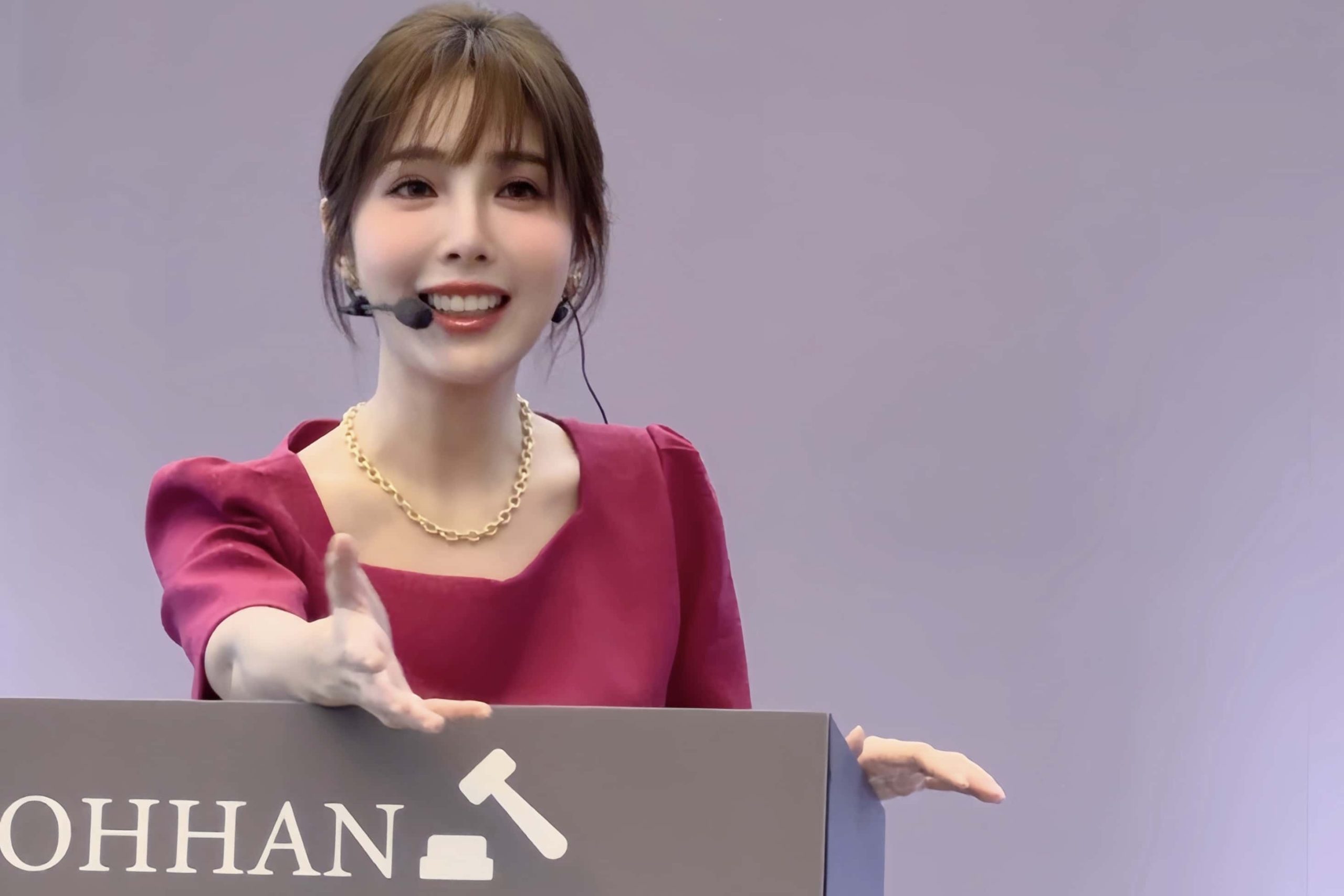 跨界成功！朱琦郁主持20場拍賣會　自曝最怕「講錯落槌價」 - 朱琦郁, 拍賣行 - 敗家達人推薦