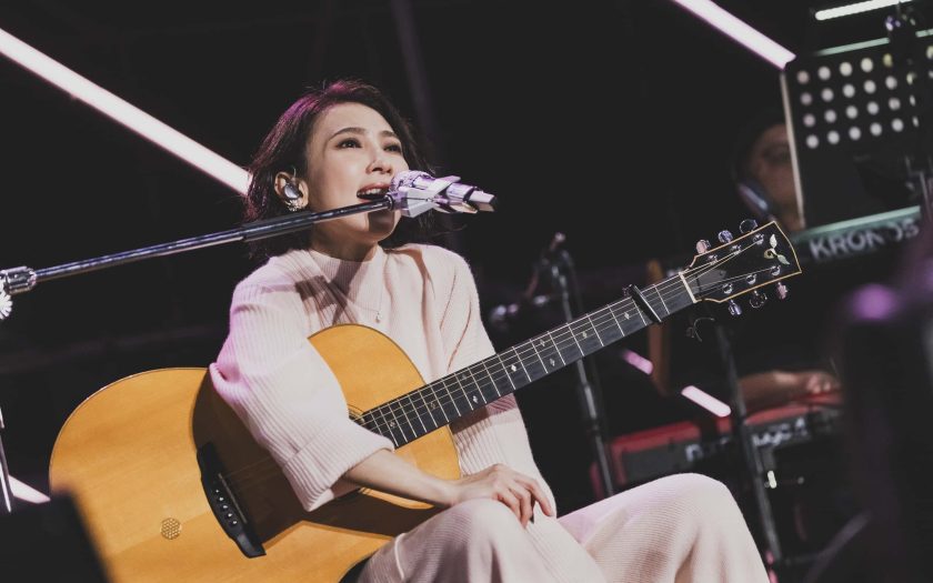 戴佩妮〈簡單〉成 20 週年最觸動時刻　歌迷大合唱點亮整場情緒 - 就愛看新聞 - 敗家達人推薦