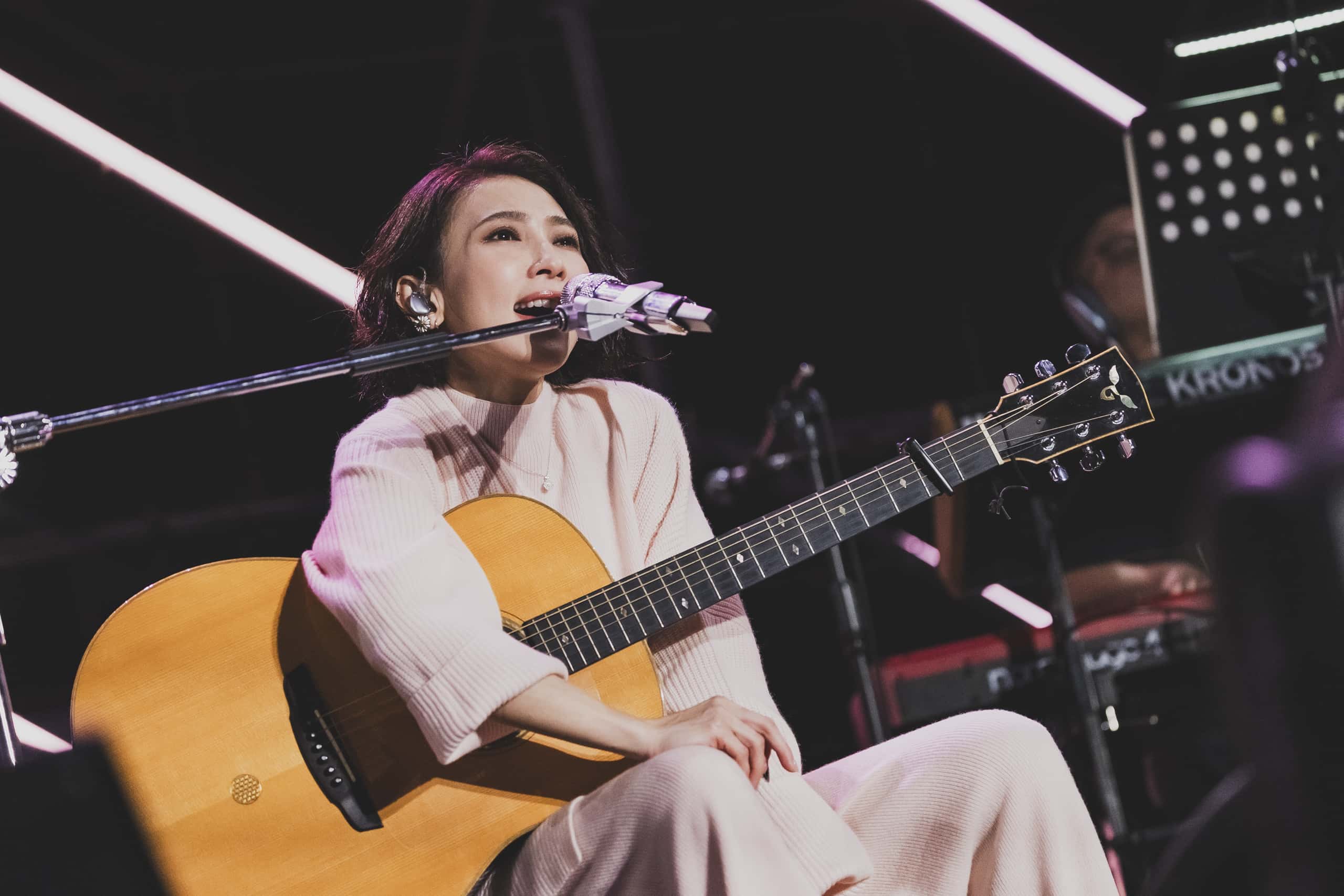 戴佩妮〈簡單〉成 20 週年最觸動時刻　歌迷大合唱點亮整場情緒 - 2025 Simple Life 簡單生活節, 國泰世華CUBE, 華山大草原, Simple Life - 敗家達人推薦