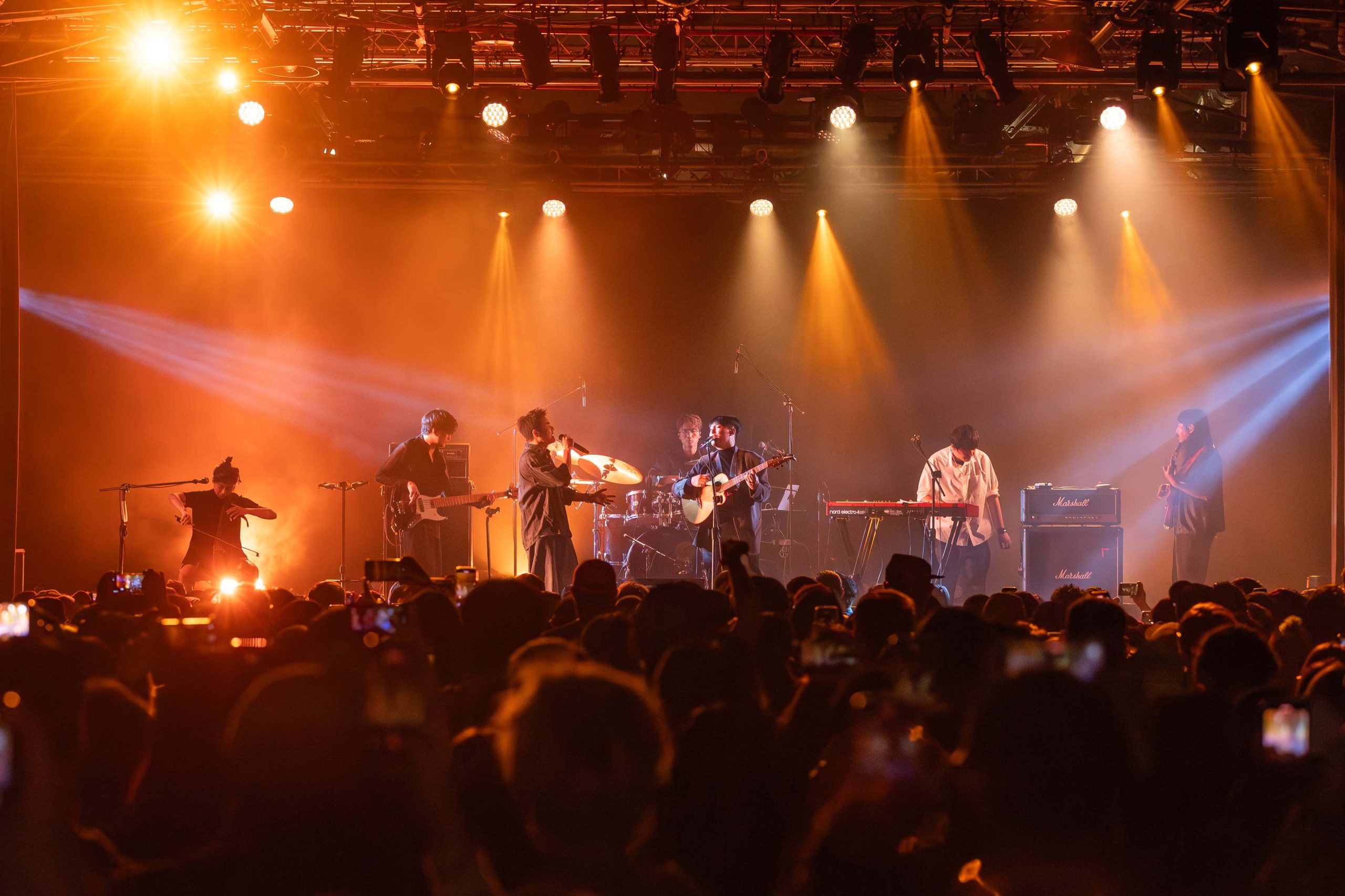 伍佰重回初心唱響台語代表作　嘉賓李宗盛驚喜再唱〈夢醒時分〉〈台北孤兒〉 - 2025 Simple Life 簡單生活節, 國泰世華 CUBE, 深根者 - 敗家達人推薦