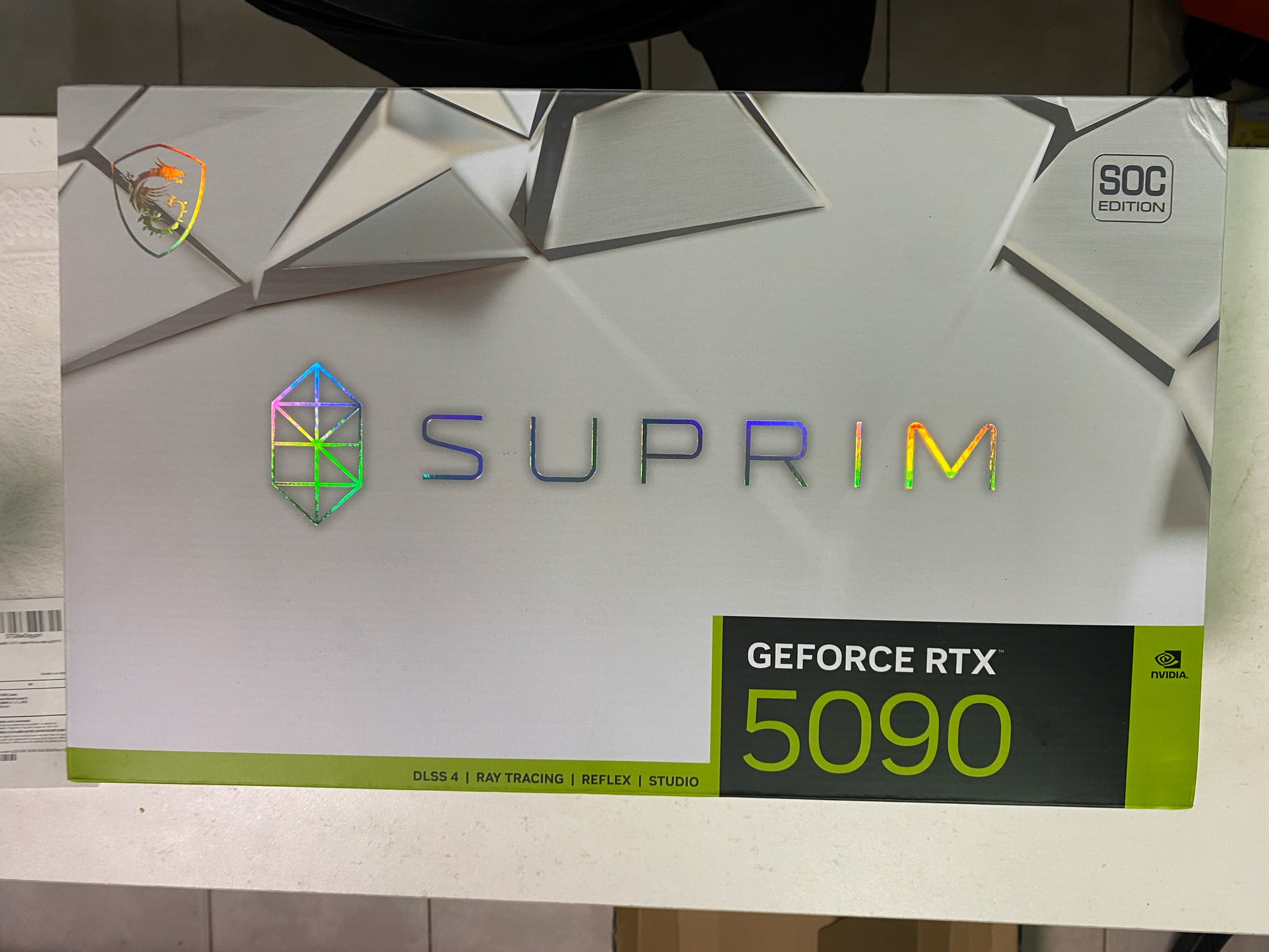 輝哥開箱「空冷之王」MSI RTX 5090 Suprim超龍開箱：溫度 65°C + 極致靜音41dB - 微星, msi, NVIDIA, RTX 5090 - 敗家達人推薦