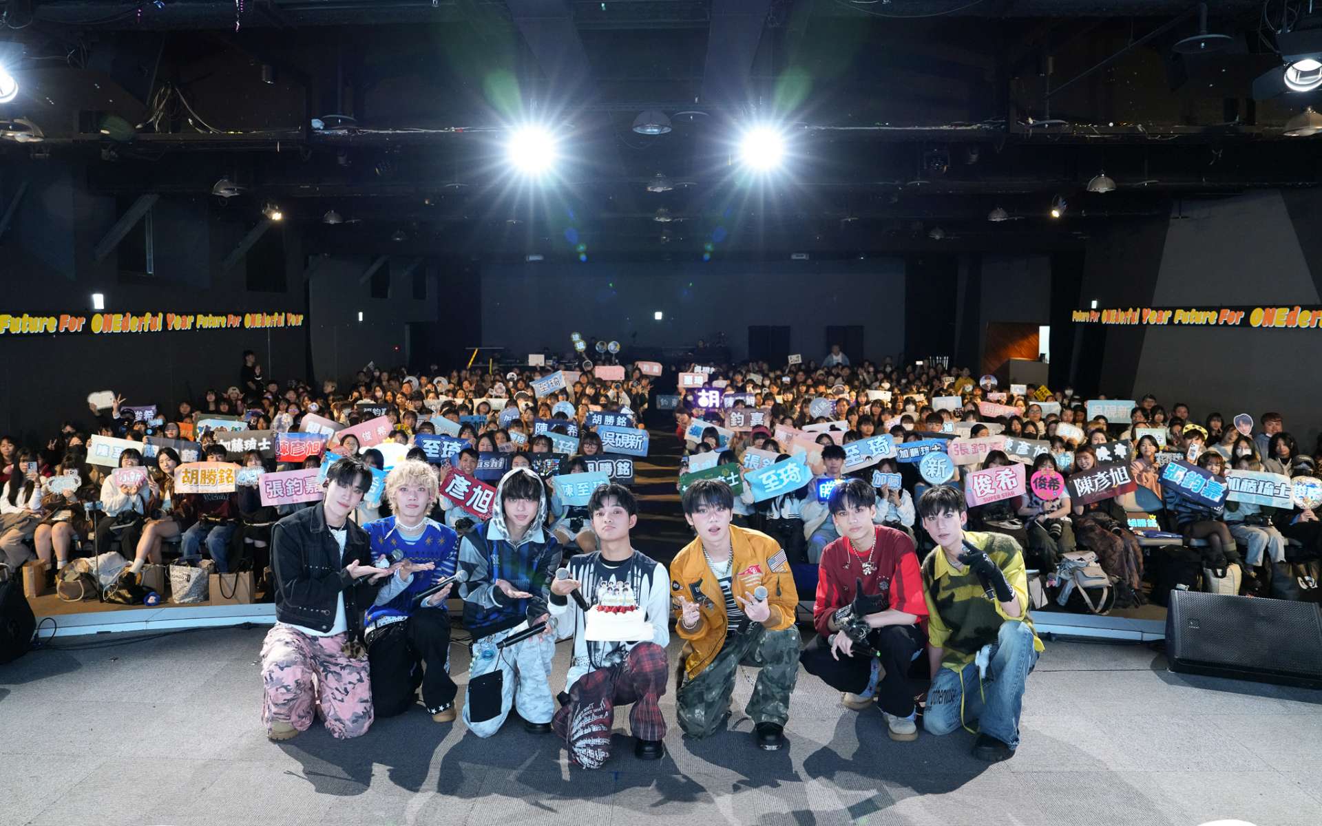 Dolfan舉辦F.F.O出道一週年Mini Live　首唱小分隊自創曲 現場大跳女團舞組曲　全員公認他最辣 - Dolfan, Backpack, F.F.O, Future For ONEderful Year, Mini Live - 敗家達人推薦