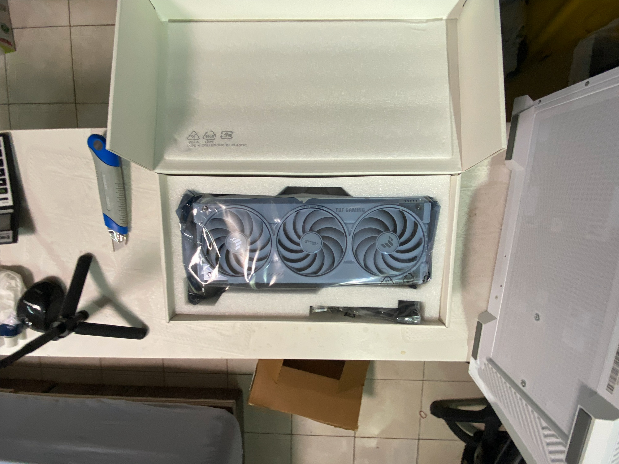 【開箱】啟動最終章:美亞ASUS TUF Gaming RTX 5070 Ti White OC 開箱實測! - ASUS, Amazon, 5070Ti - 敗家達人推薦