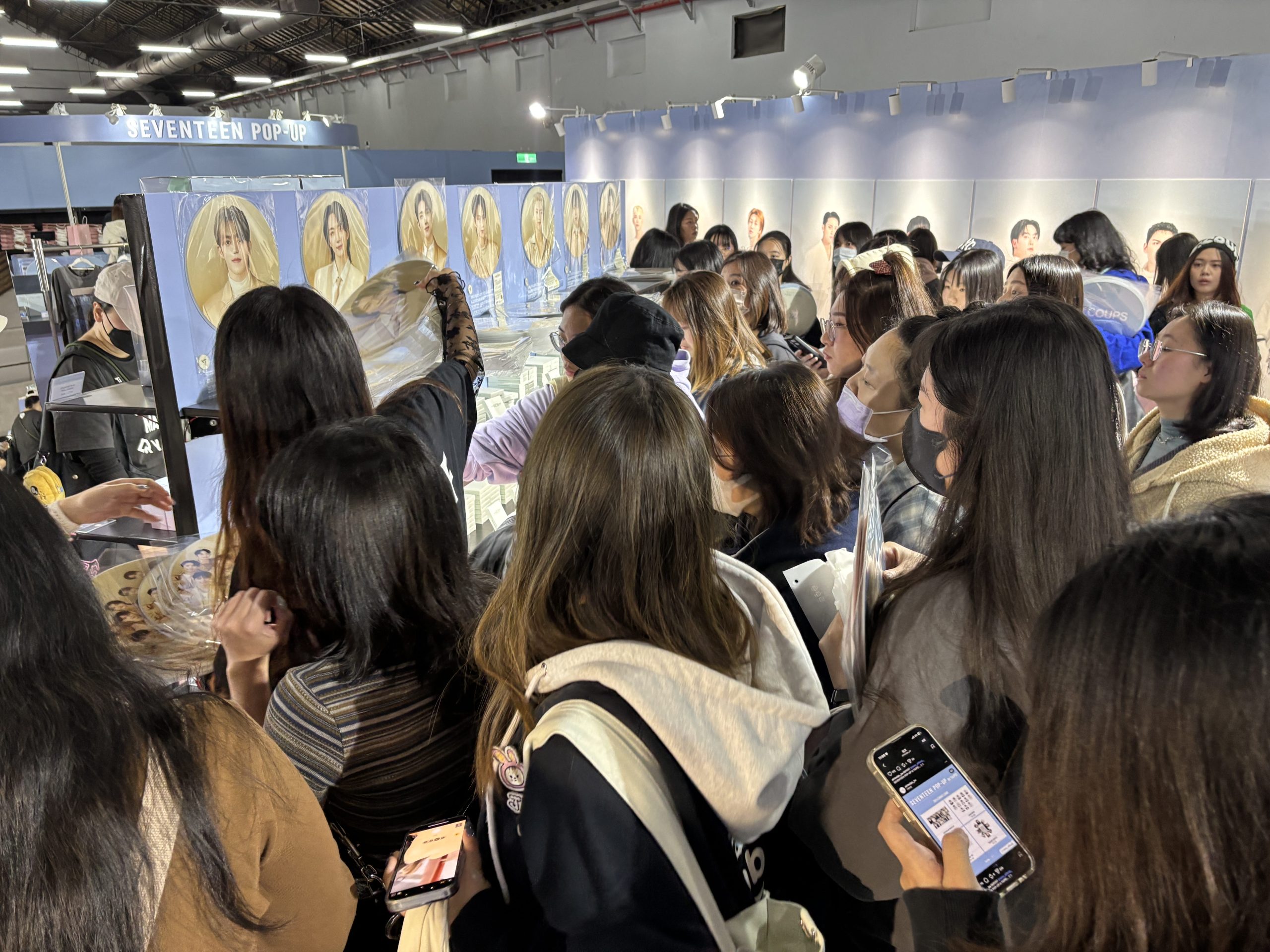 韓國人氣男團SEVENTEEN官方周邊快閃店登陸台北，與粉絲近距離相見。 - SEVENTEEN GLOBAL POP-UP in TAIPEI, 松山文創園區, SEVENTEEN, Serenity - 敗家達人推薦