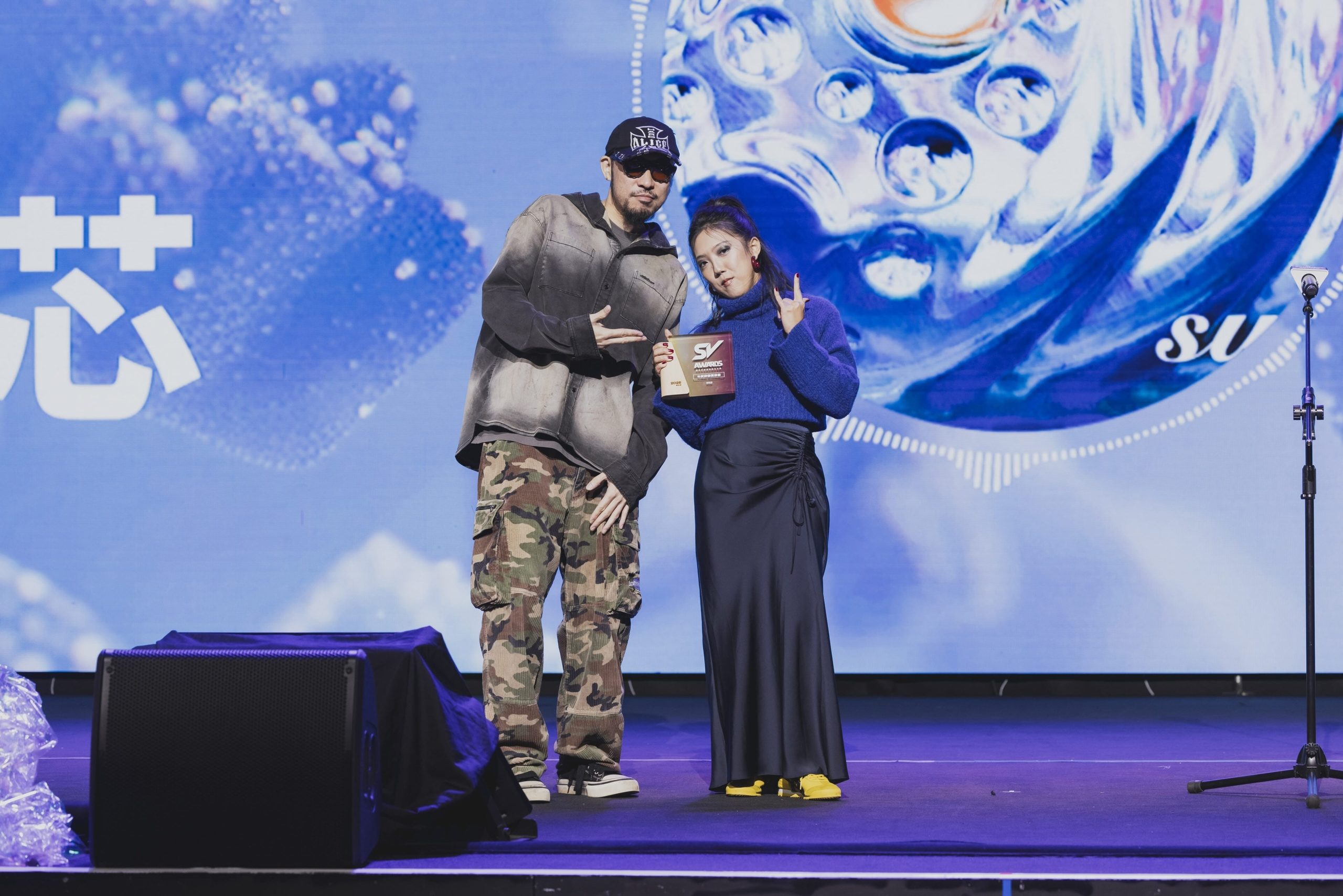 范曉萱路過與朋友面交黑膠 特地上台鼓勵與會音樂人 - StreetVoice, 街聲, 街聲年度音樂趨勢大獎, MC HotDog熱狗 - 敗家達人推薦