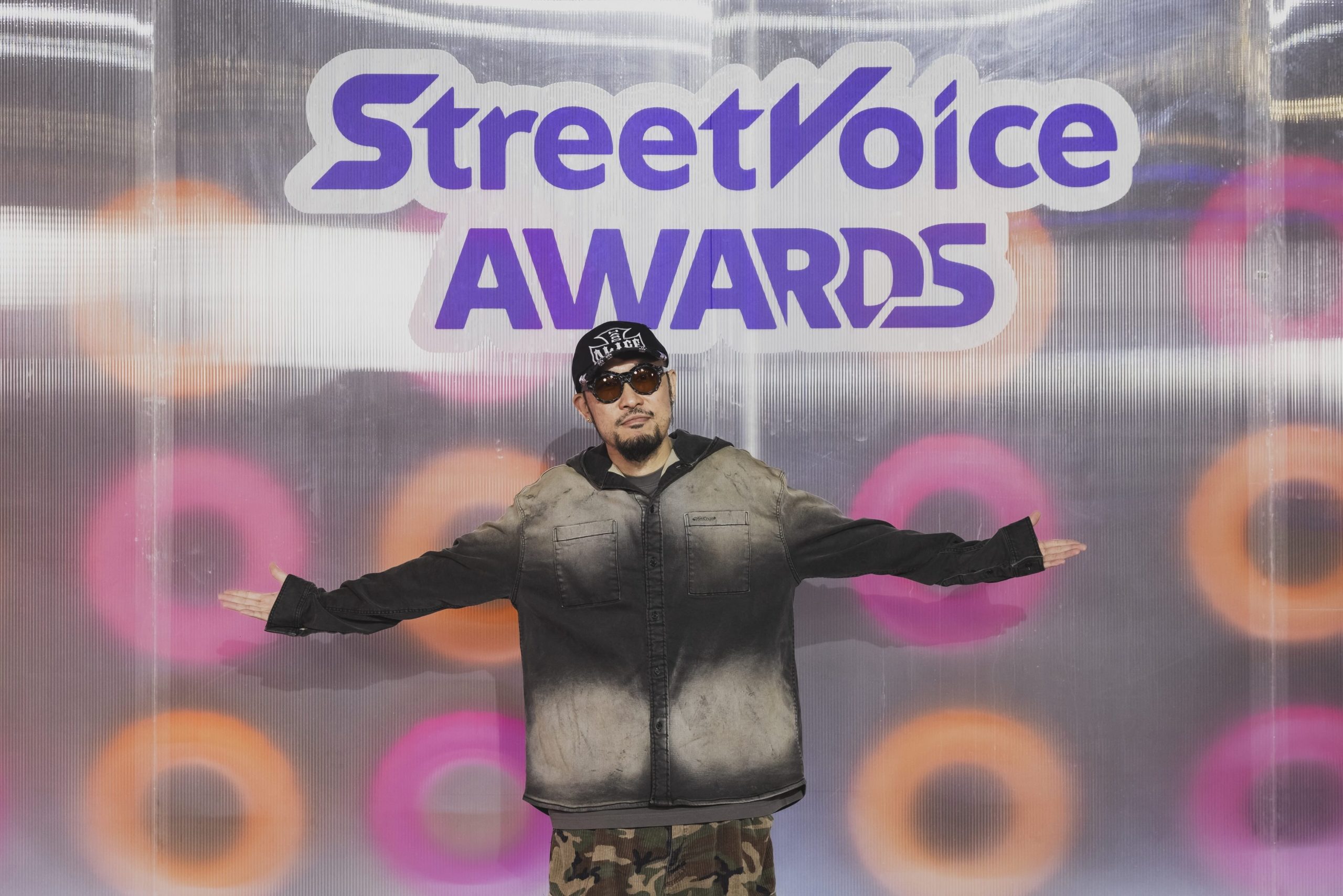 范曉萱路過與朋友面交黑膠 特地上台鼓勵與會音樂人 - StreetVoice, 街聲, 街聲年度音樂趨勢大獎, MC HotDog熱狗 - 敗家達人推薦