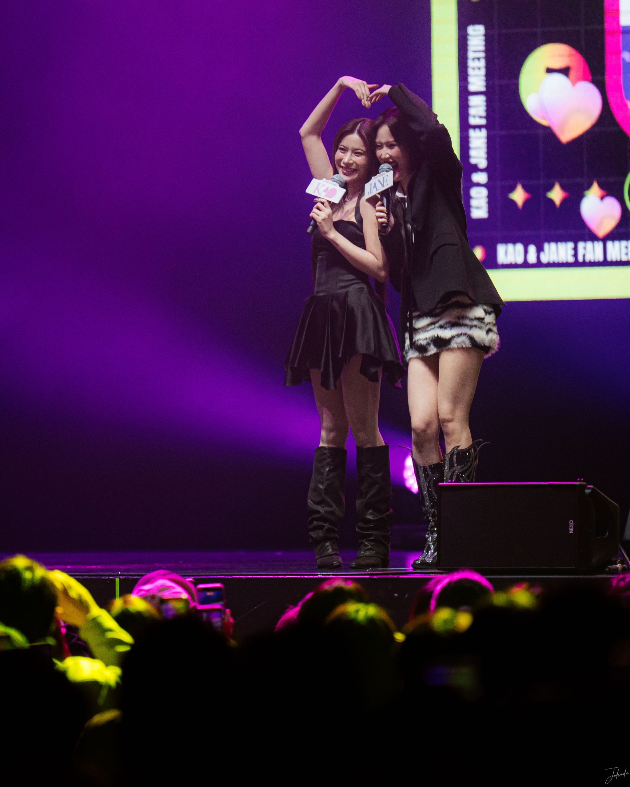 Jane推薦Kao私房景點「是我家」,加碼介紹Kao給親來現場的外婆認識。 - Supassara Thanachart, GIRL LOVE, GL, Methika Jiranorraphat, Love Design愛情設計, Love Design KaoJane - First Fan Meeting in Taipei - 敗家達人推薦