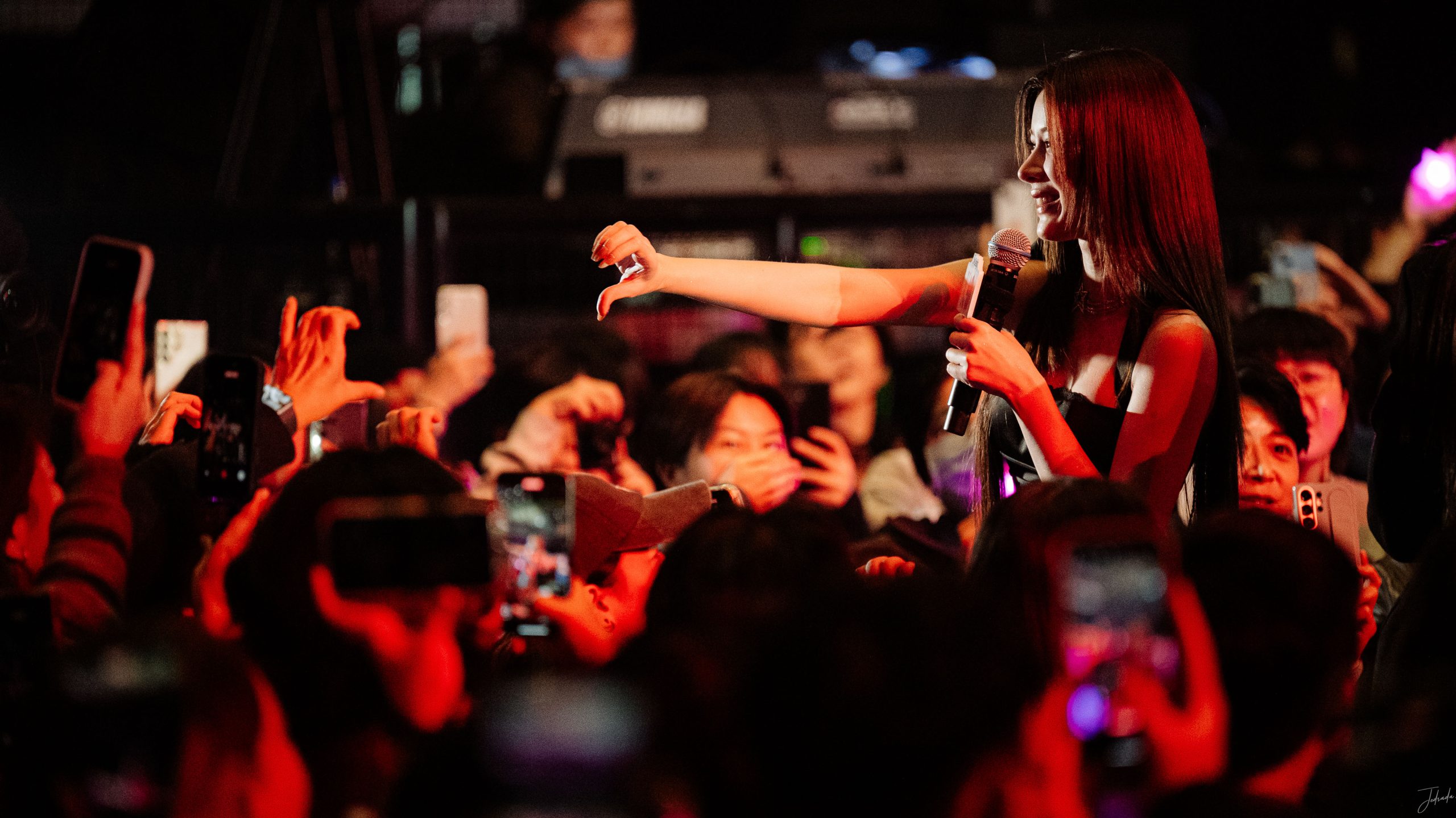 Jane推薦Kao私房景點「是我家」,加碼介紹Kao給親來現場的外婆認識。 - Supassara Thanachart, GIRL LOVE, GL, Methika Jiranorraphat, Love Design愛情設計, Love Design KaoJane - First Fan Meeting in Taipei - 敗家達人推薦