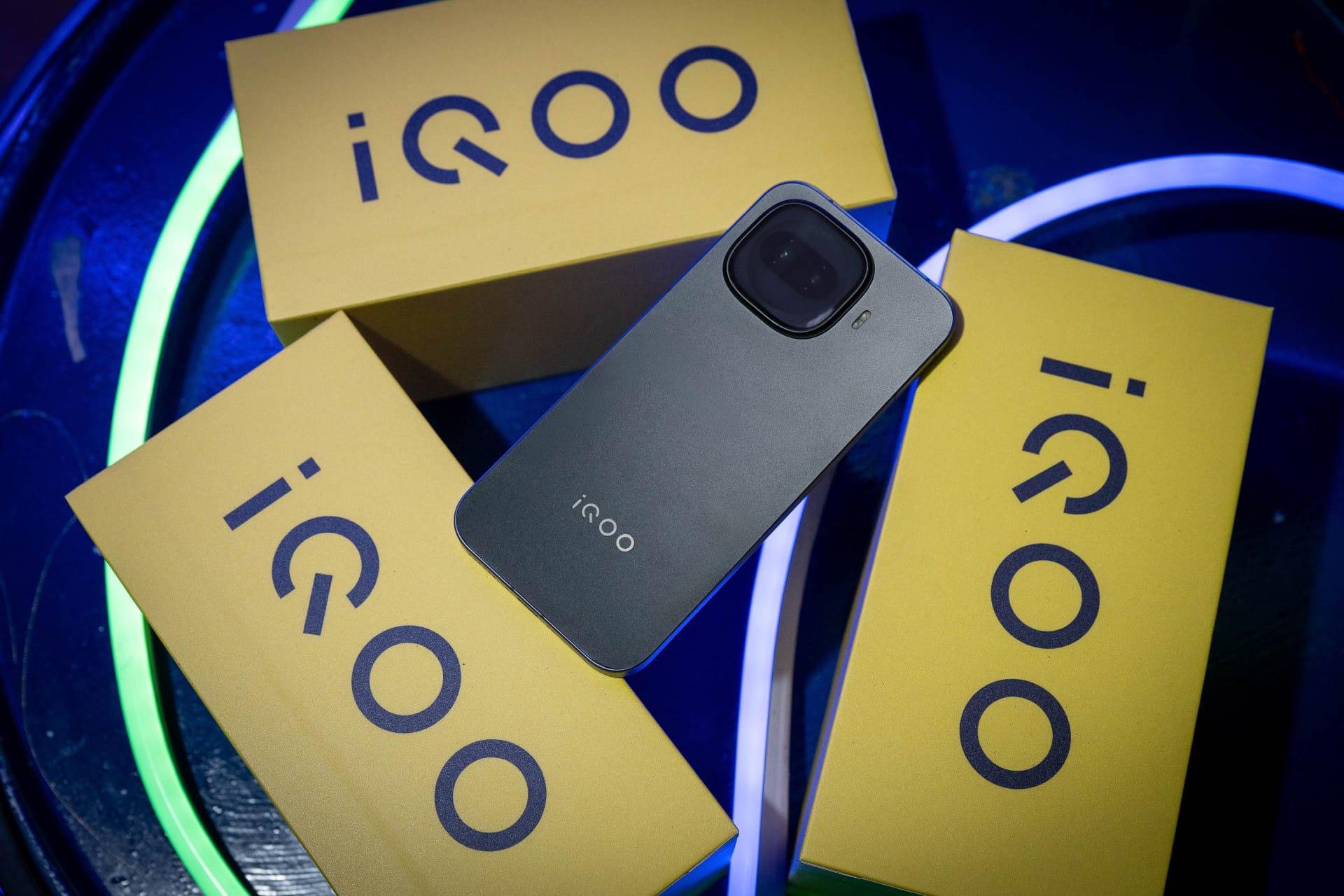 未來旗艦電競手機iQOO 15R憑極致超分效能 - vivo, iQOO, iQOO 15R, 武士黑, 像素銀 - 敗家達人推薦