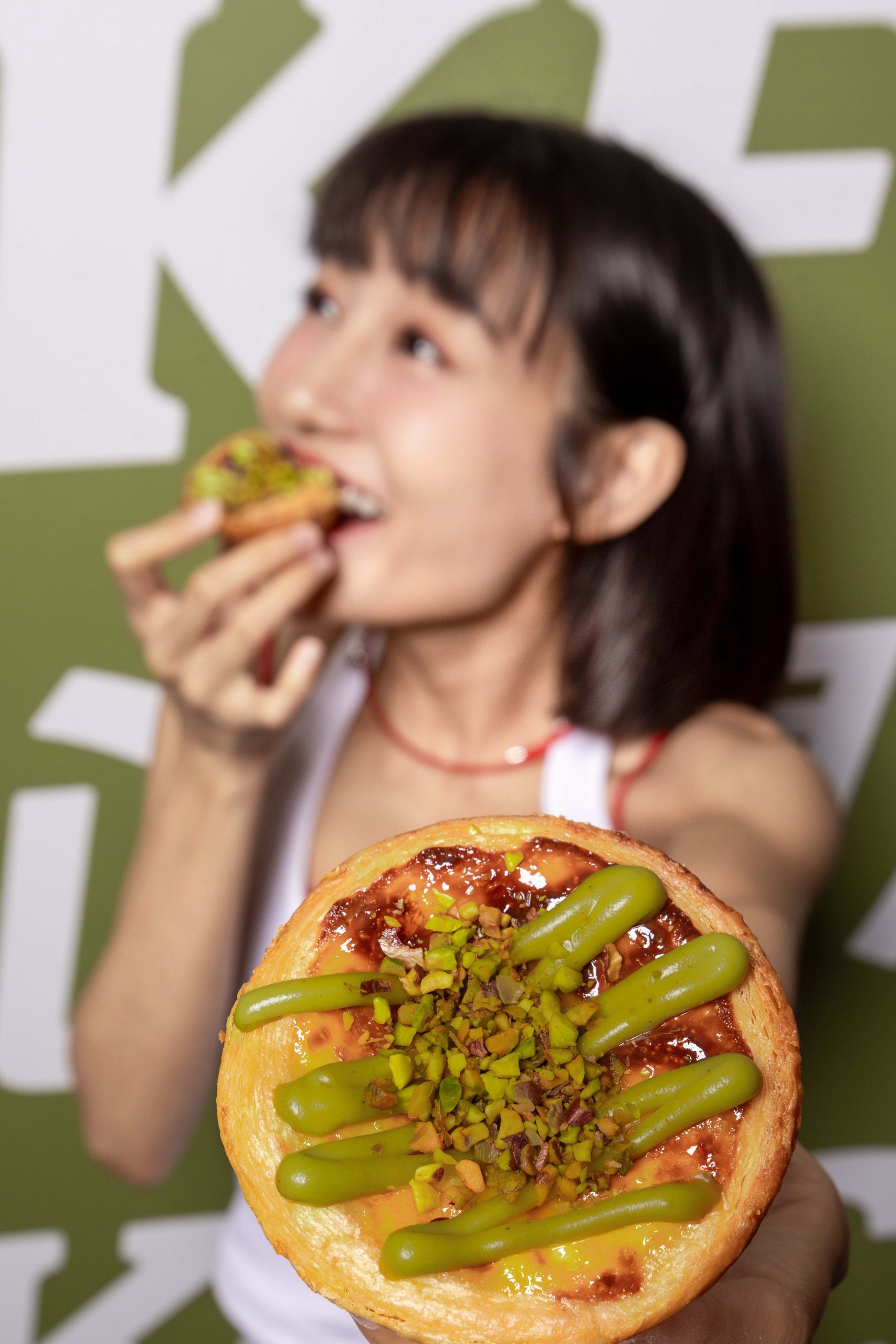 肯德基爺爺開心到模糊？香港爆紅敲碗逸品「開心果脆粒蛋撻」4/28起全台限時開賣 - 肯德基, 開心果脆粒蛋撻 - 敗家達人推薦