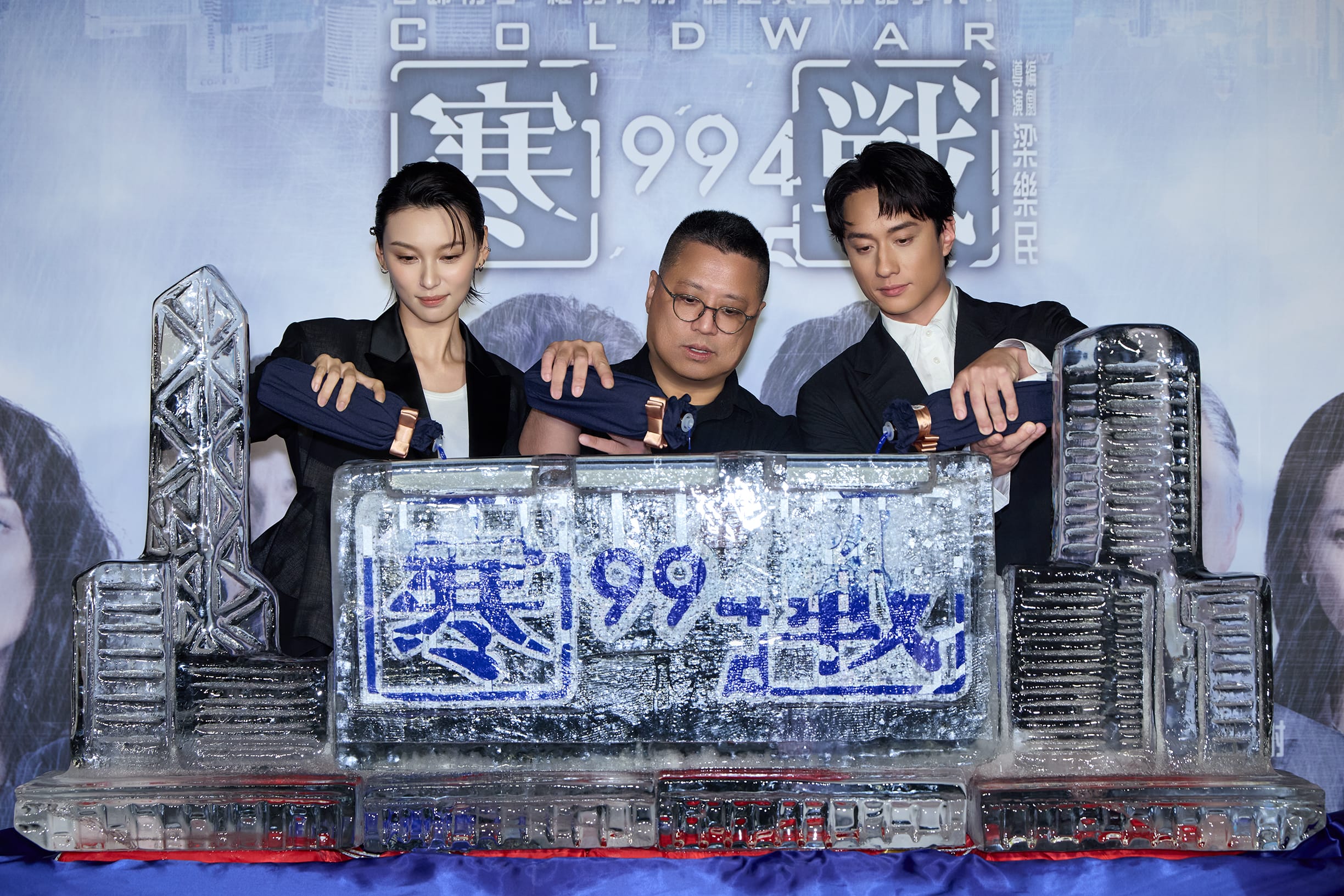 劉俊謙 王丹妮與導演梁樂民現身首映會 影迷尖叫不斷 - 王丹妮, 寒戰, 寒戰1994, 劉俊謙, 梁樂民 - 敗家達人推薦