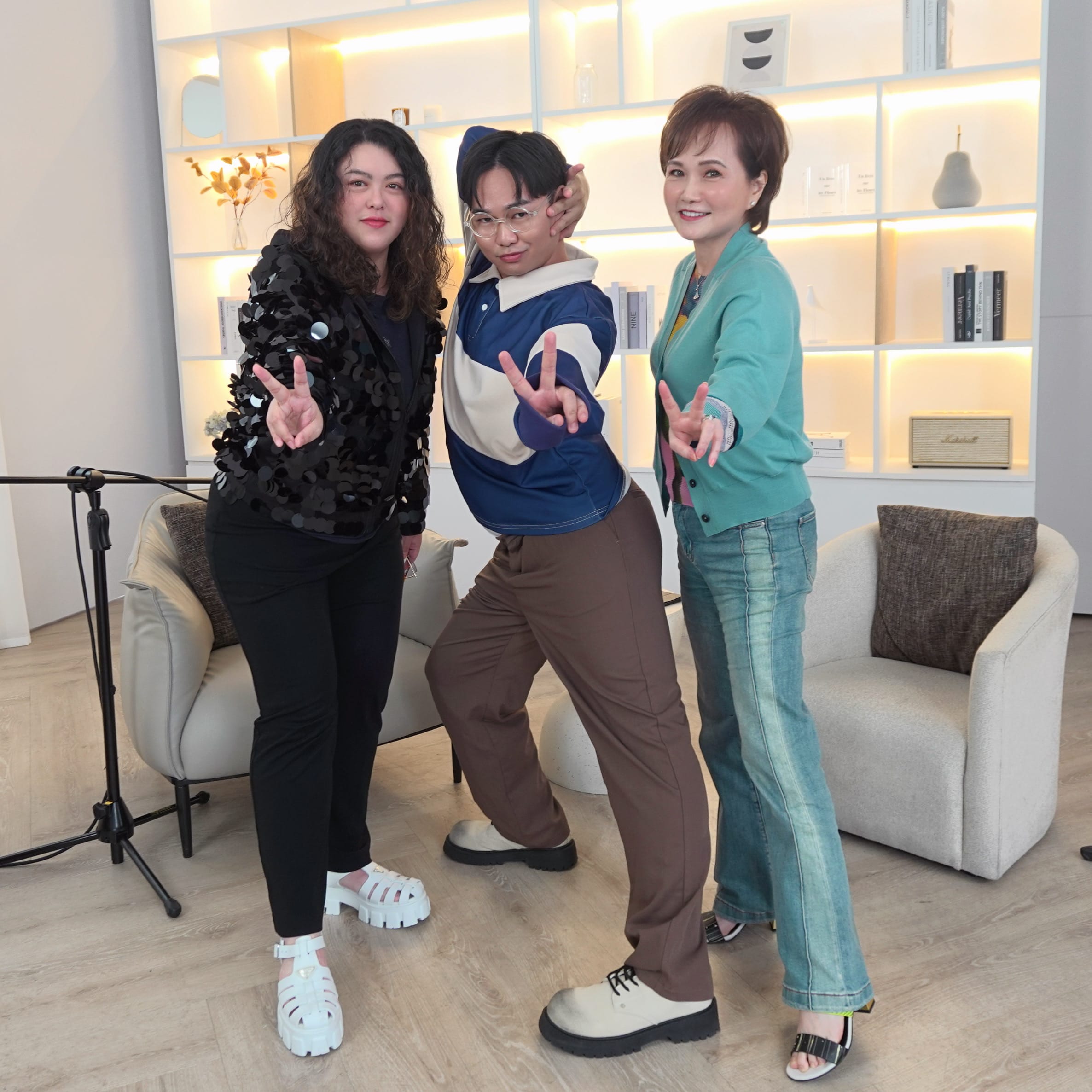 金鐘主播沈春華再獲獎！攜手療癒系小編Ambie - podcast, 沈春華, 療癒系小編, Ambie, 發生沈麼事 - 敗家達人推薦