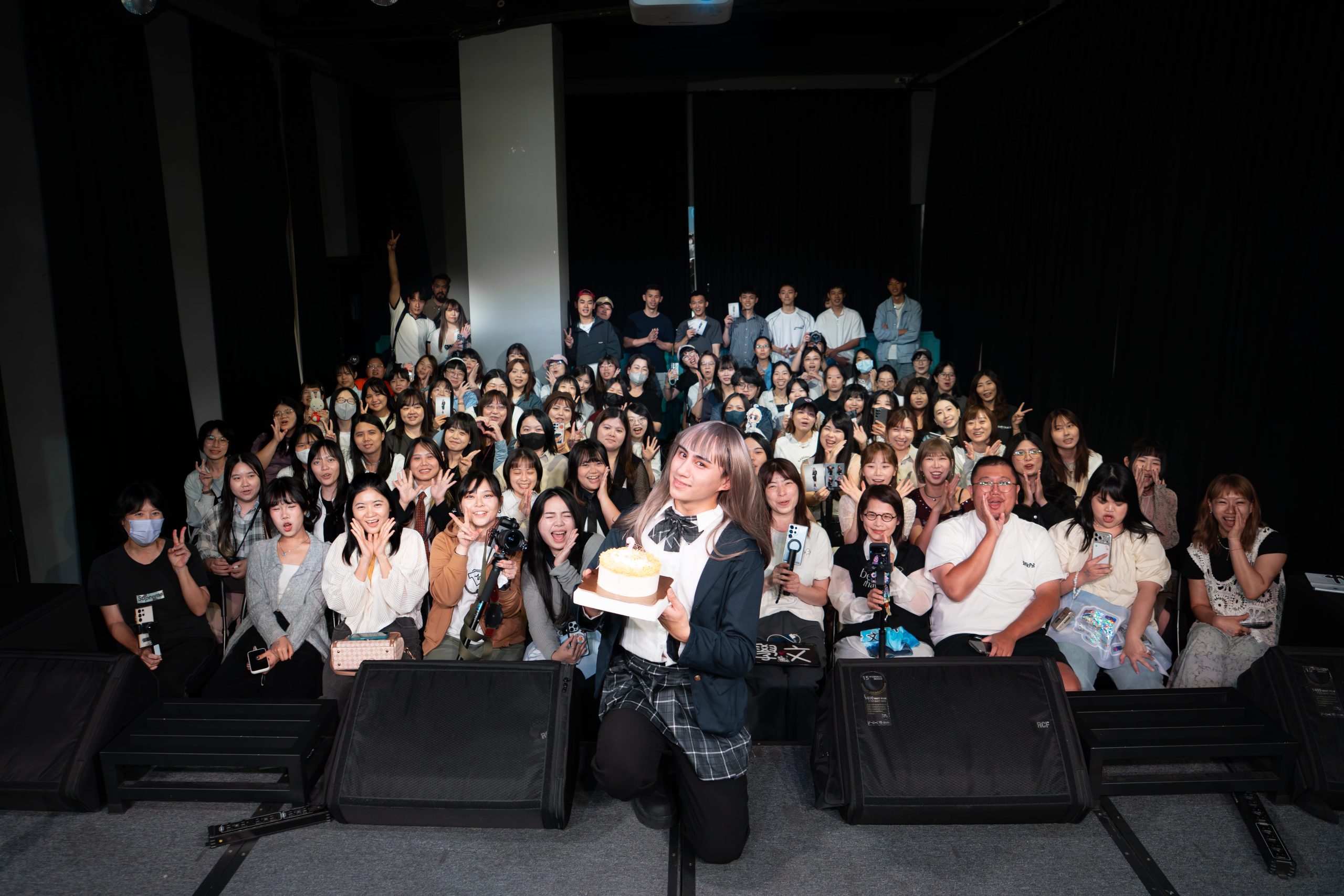 Dolfan 5月壽星生日音樂會 VERA學文女裝登場、HAKU忘情熱唱演出15首歌 - Dolfan, 碩網, So-net, HAKU, 學文 - 敗家達人推薦