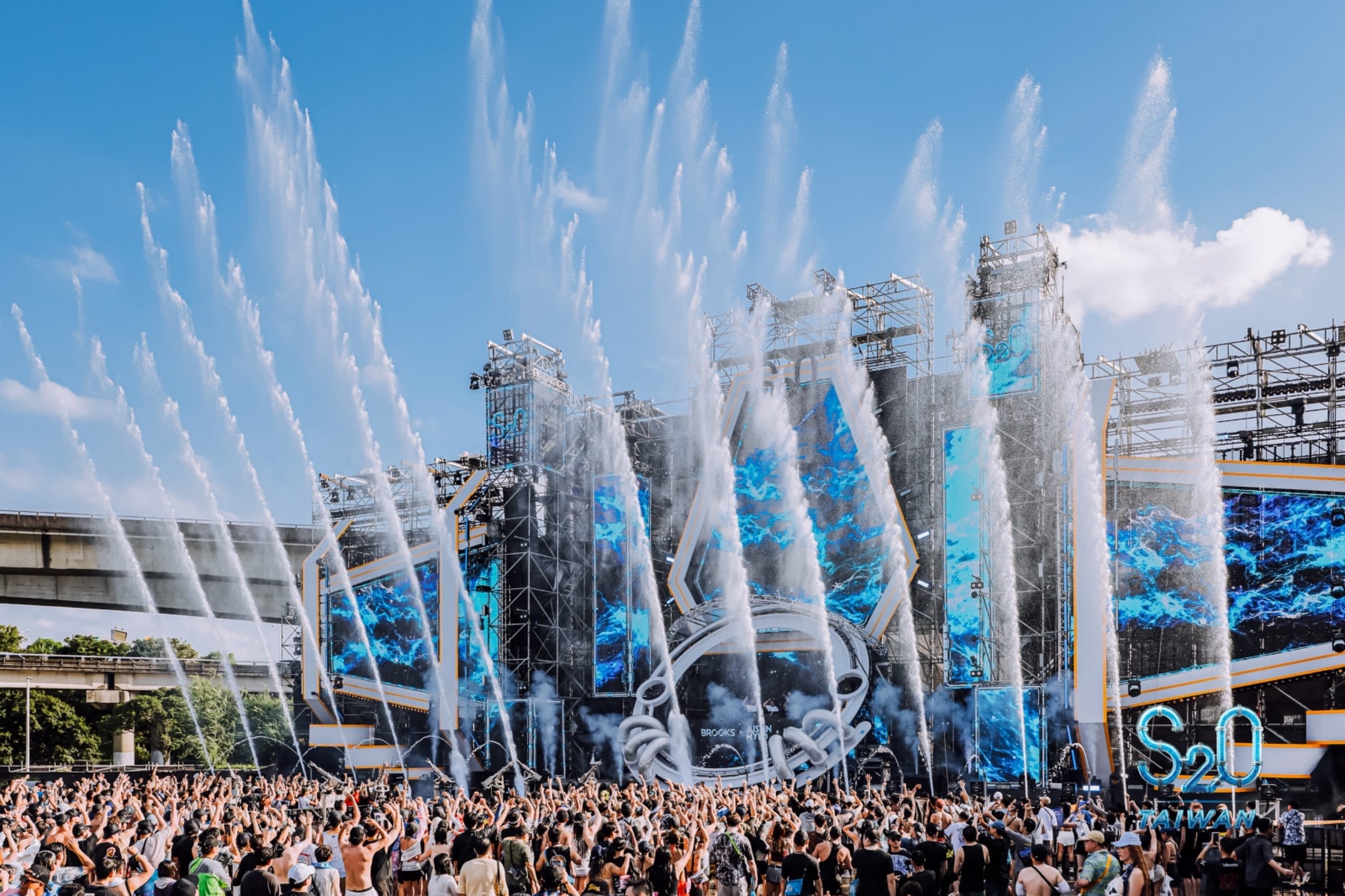 夏天最濕、最好玩音樂節S2O Taiwan又來了！「史上最強DJ巨星陣容」ZEDD、ILLENIUM來台開炸 - DJ Mag, S2O Taiwan潑水音樂節, 世界百大音樂節 - 敗家達人推薦