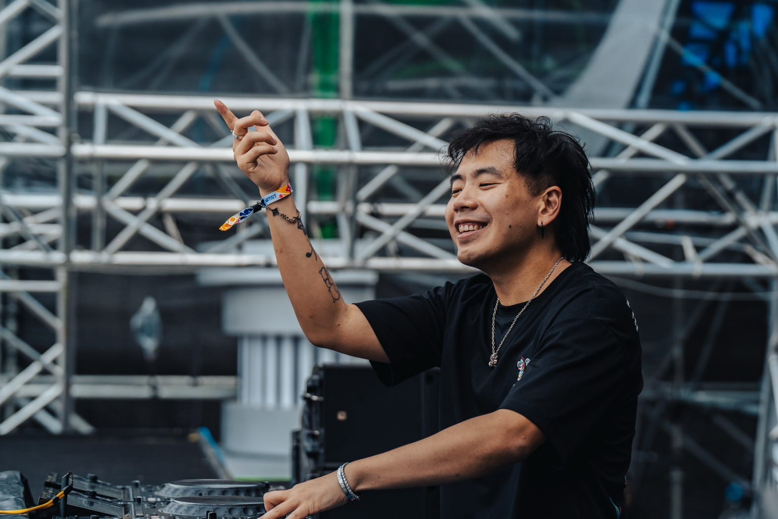 S2O Taiwan首日萬人濕身狂歡！ILLENIUM二度來台感動喊話「很美的夜晚」　 - DJ Mag, S2O Taiwan潑水音樂節, 世界百大音樂節 - 敗家達人推薦