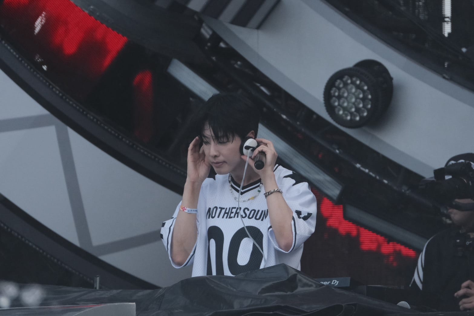 S2O Taiwan首日萬人濕身狂歡！ILLENIUM二度來台感動喊話「很美的夜晚」　 - DJ Mag, S2O Taiwan潑水音樂節, 世界百大音樂節 - 敗家達人推薦