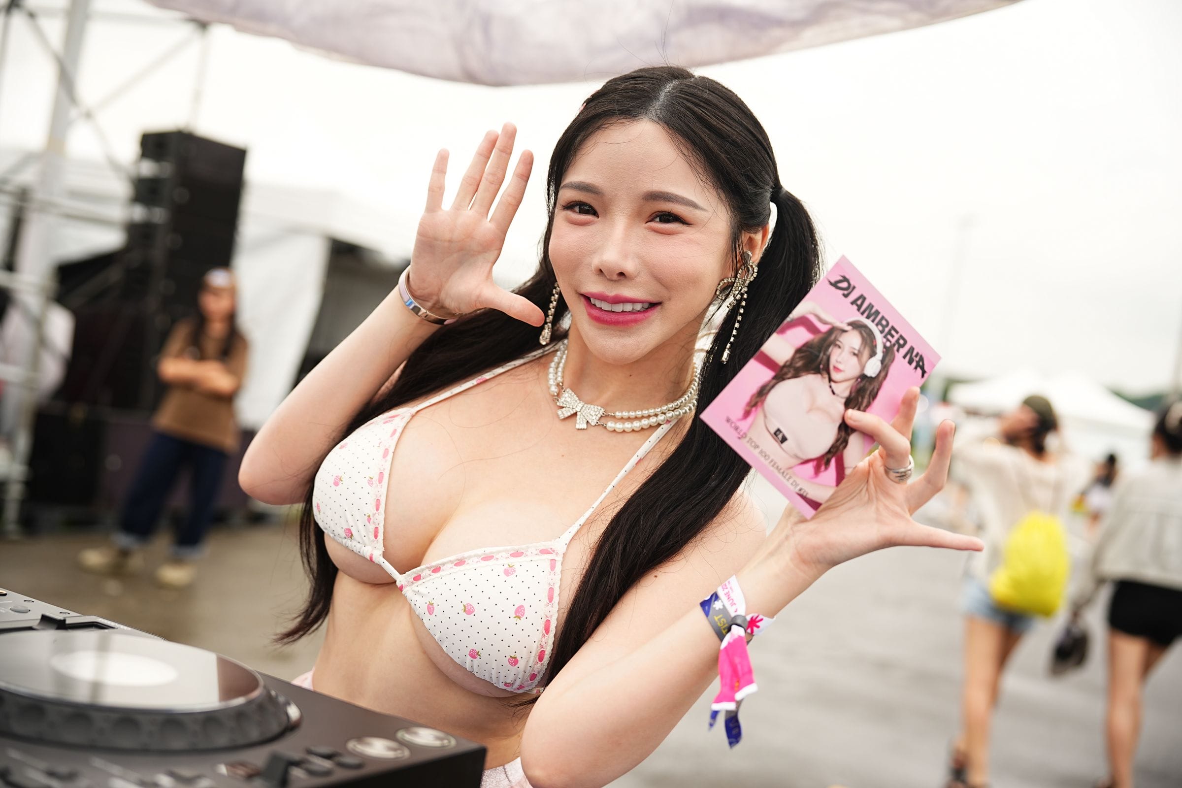 S2O Taiwan雙日2萬人濕身狂歡！ZEDD驚喜放送LED大螢幕「滿版國旗」感性告白：台灣我愛你 - DJ Mag, S2O Taiwan潑水音樂節, 世界百大音樂節, 潑水音樂節 - 敗家達人推薦