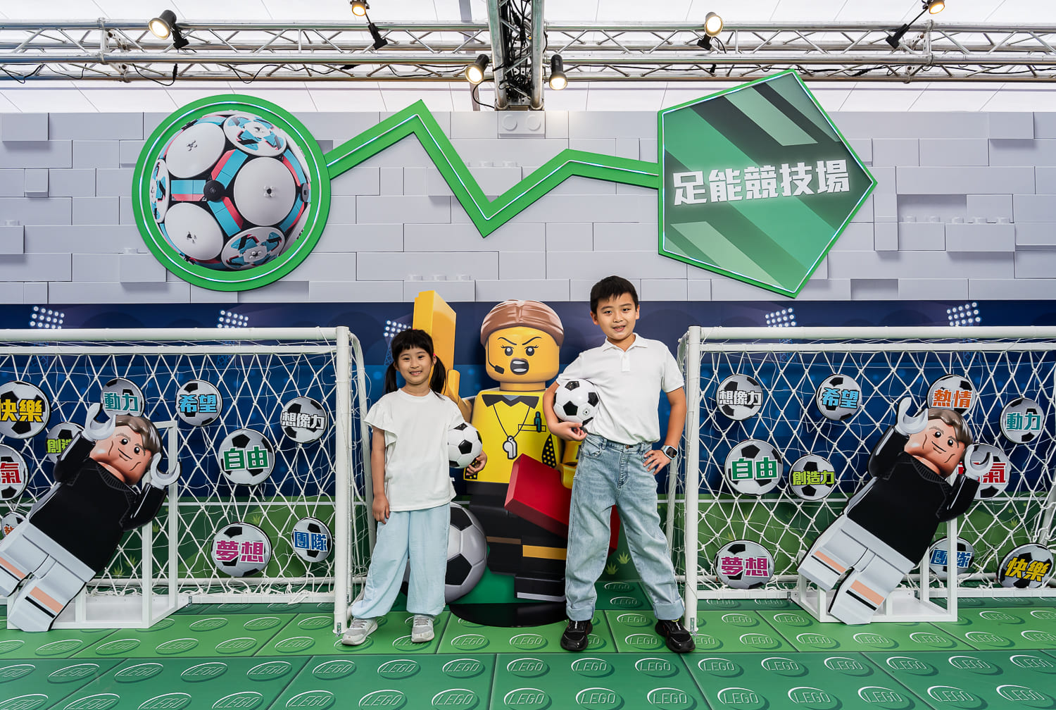 「樂高®夏日遊樂場」登場 逾6萬顆顆粒打造樂高®未來城 邀親子開啟玩樂模式！ - 樂高, 樂高®夏日遊樂場, 黃彥智, James, 30年後的未來城, 樂高®未來城 - 敗家達人推薦