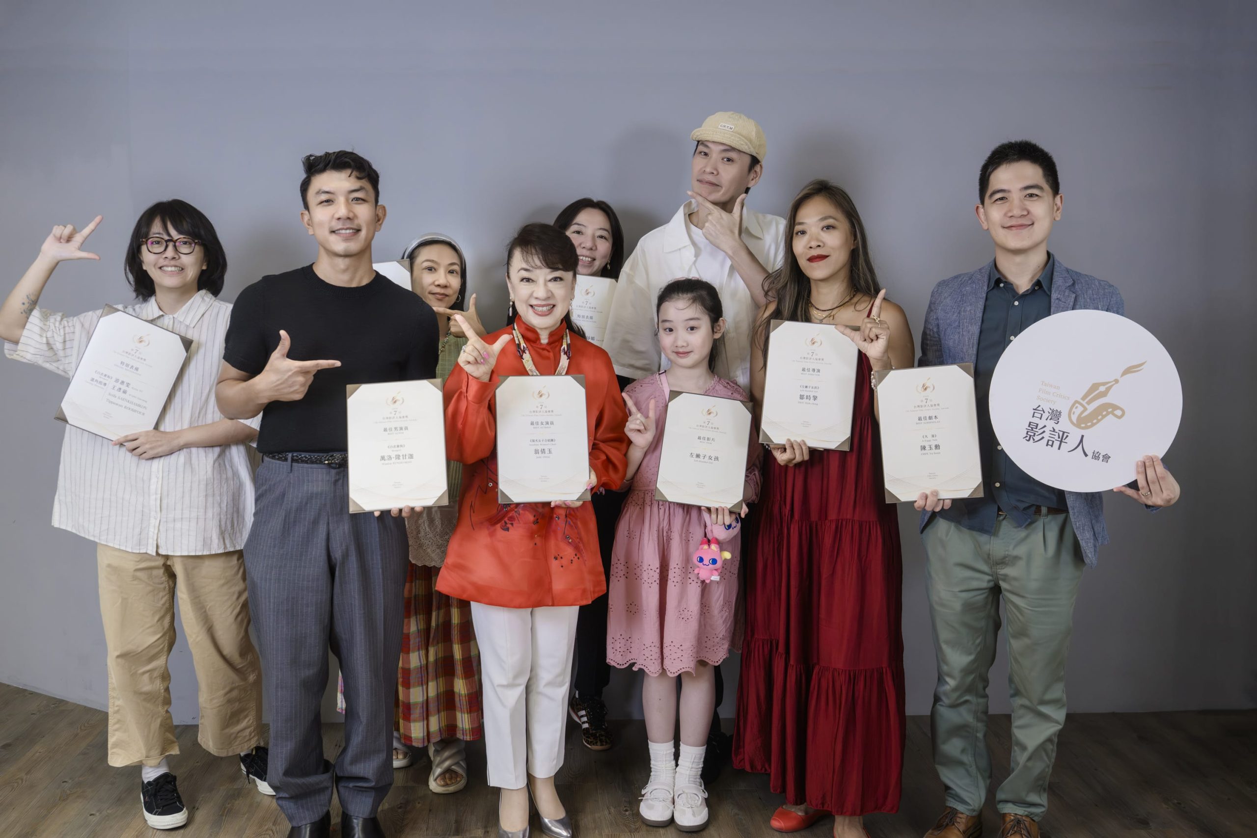 第七屆台灣影評人協會獎頒發，萬洛隆甘迦與翁倩玉奪年度最佳男、女演員殊榮！ - 大濛, 左撇子女孩, 白衣蒼狗, 陽光女子合唱團, 鄒時擎, 萬洛隆甘迦 - 敗家達人推薦